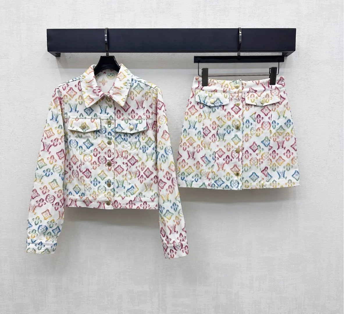 Louis Vuitton新作黒チェック柄ジャケット - 画像 (9)