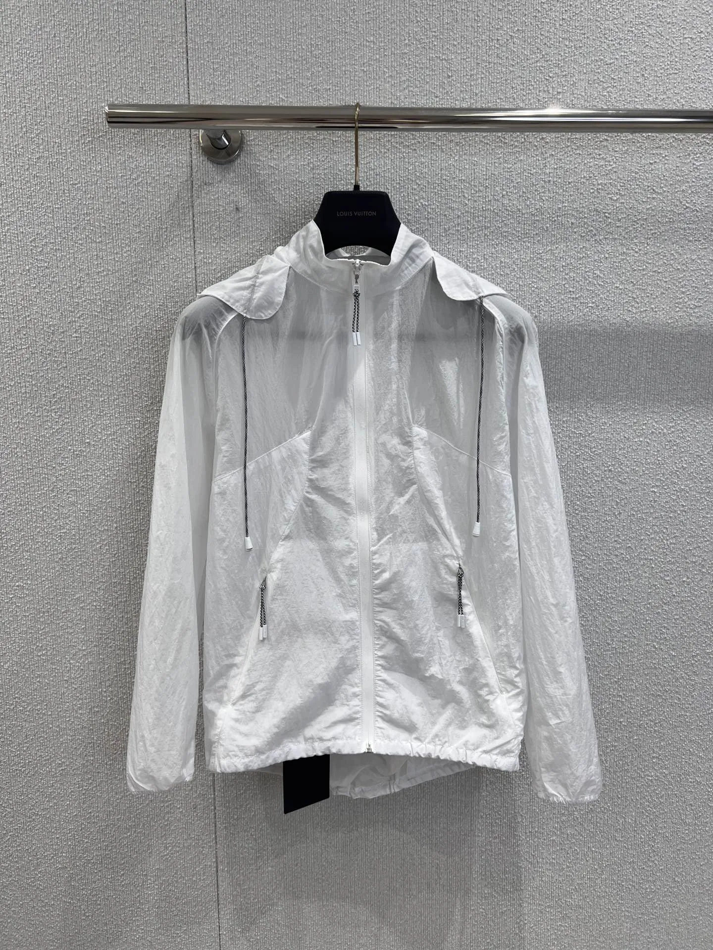 Louis Vuitton 新作黒フード付きジャケット