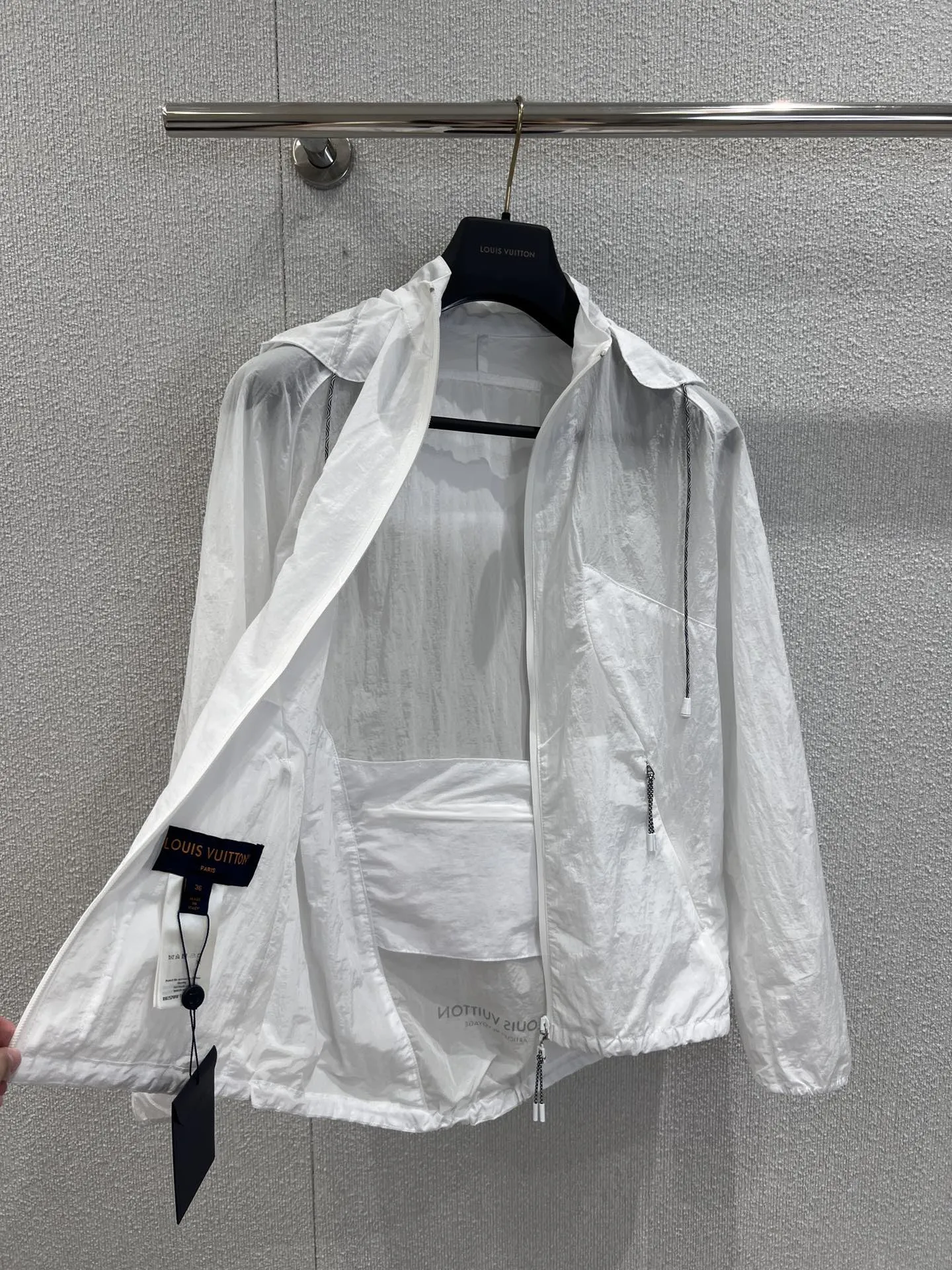 Louis Vuitton 新作黒フード付きジャケット - 画像 (3)