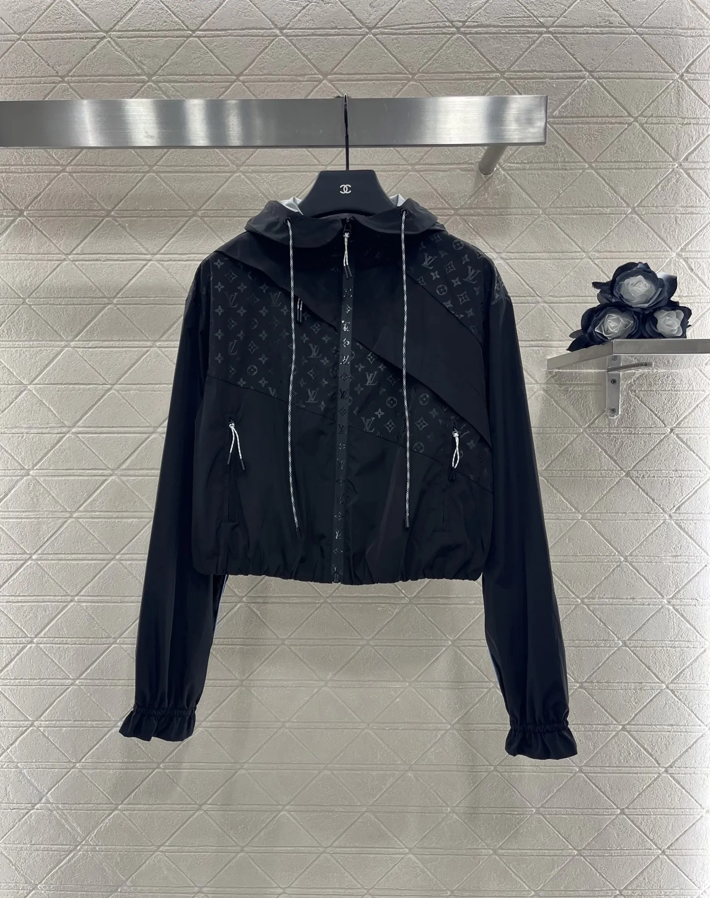 Louis Vuitton新作黒フード付きコート