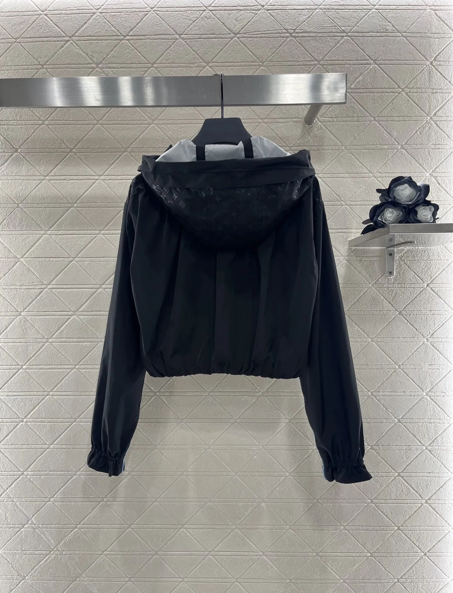 Louis Vuitton新作黒フード付きコート - 画像 (3)