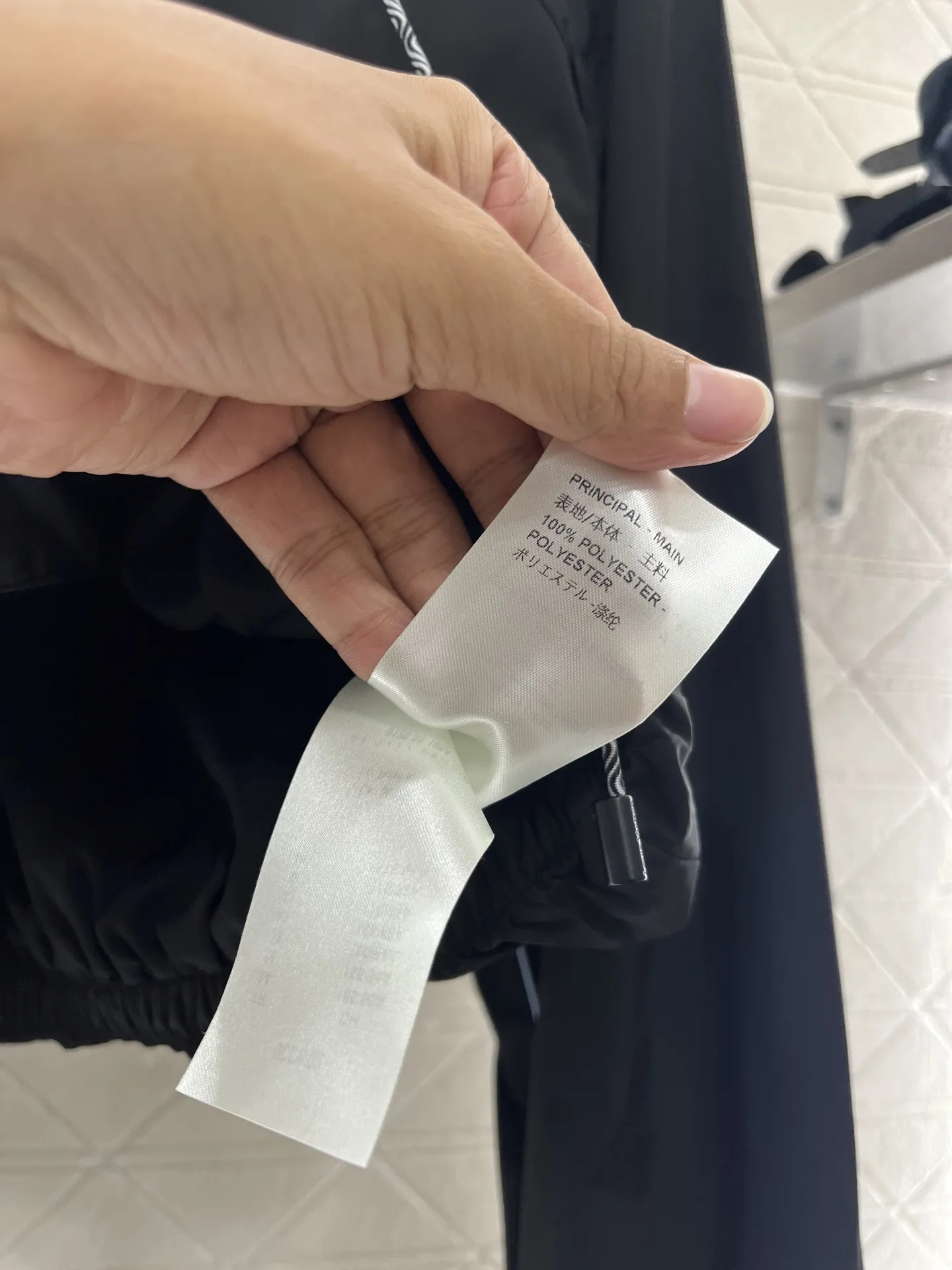 Louis Vuitton新作黒フード付きコート - 画像 (10)