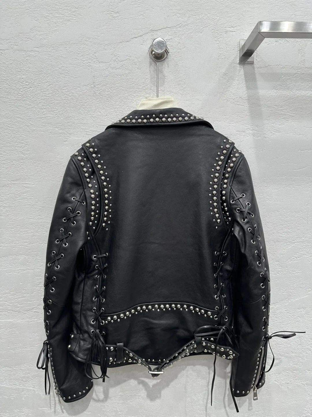 セリーヌ新作黒レザージャケットフード付き - 画像 (6)