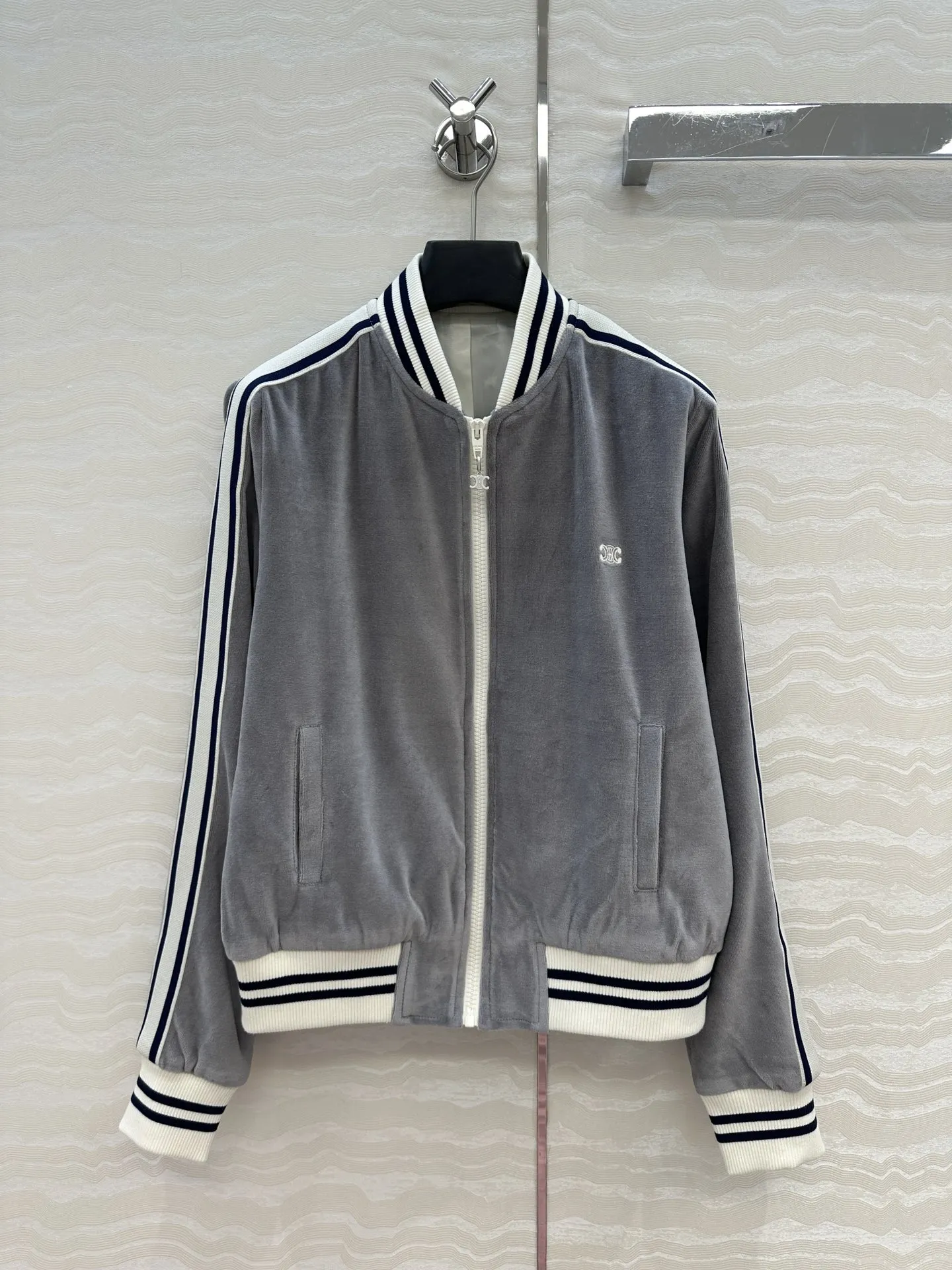 CE新作黒レジャージャケットフード付き