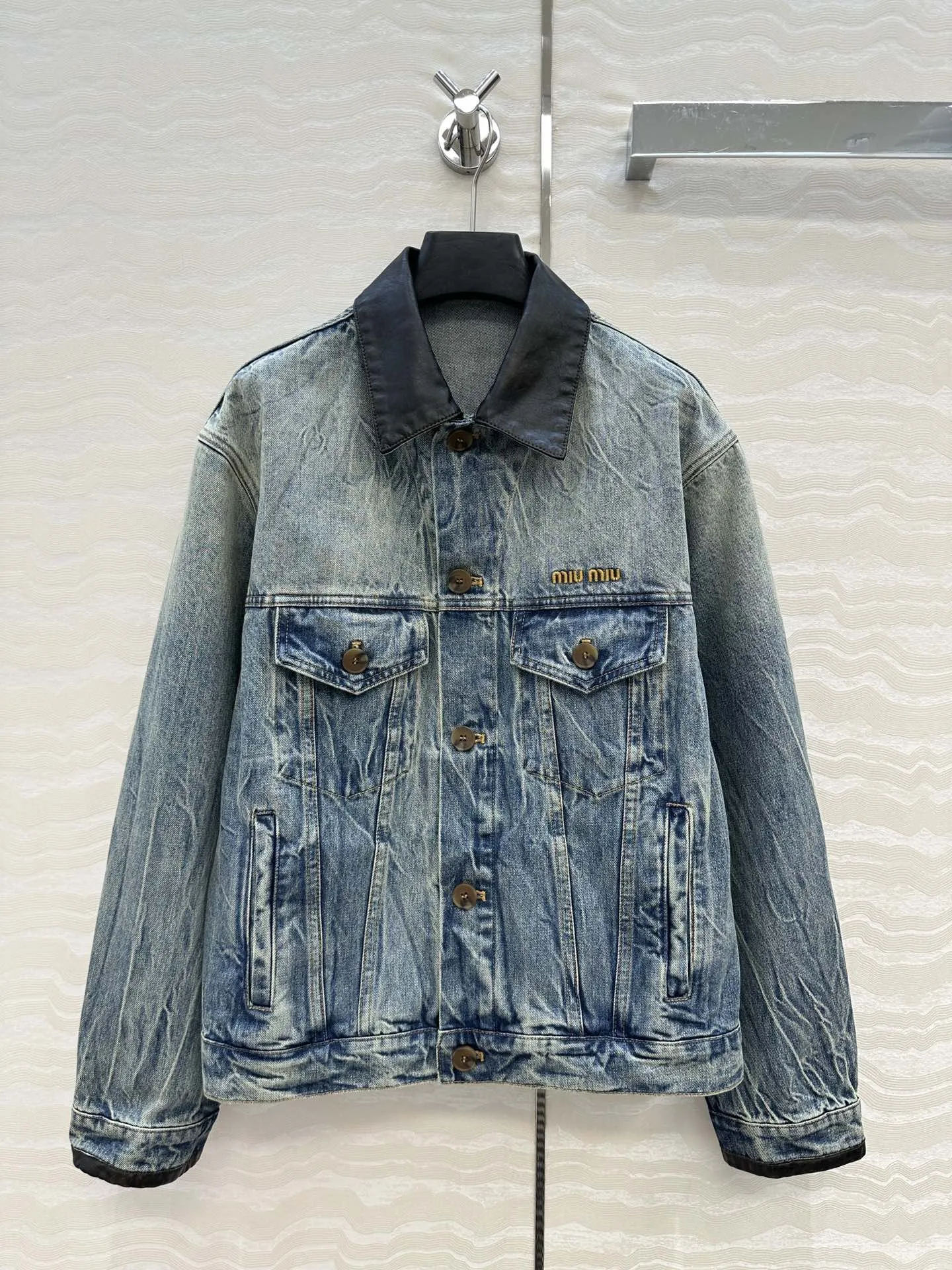 Miu Miu新作黒デニムジャケットラペル