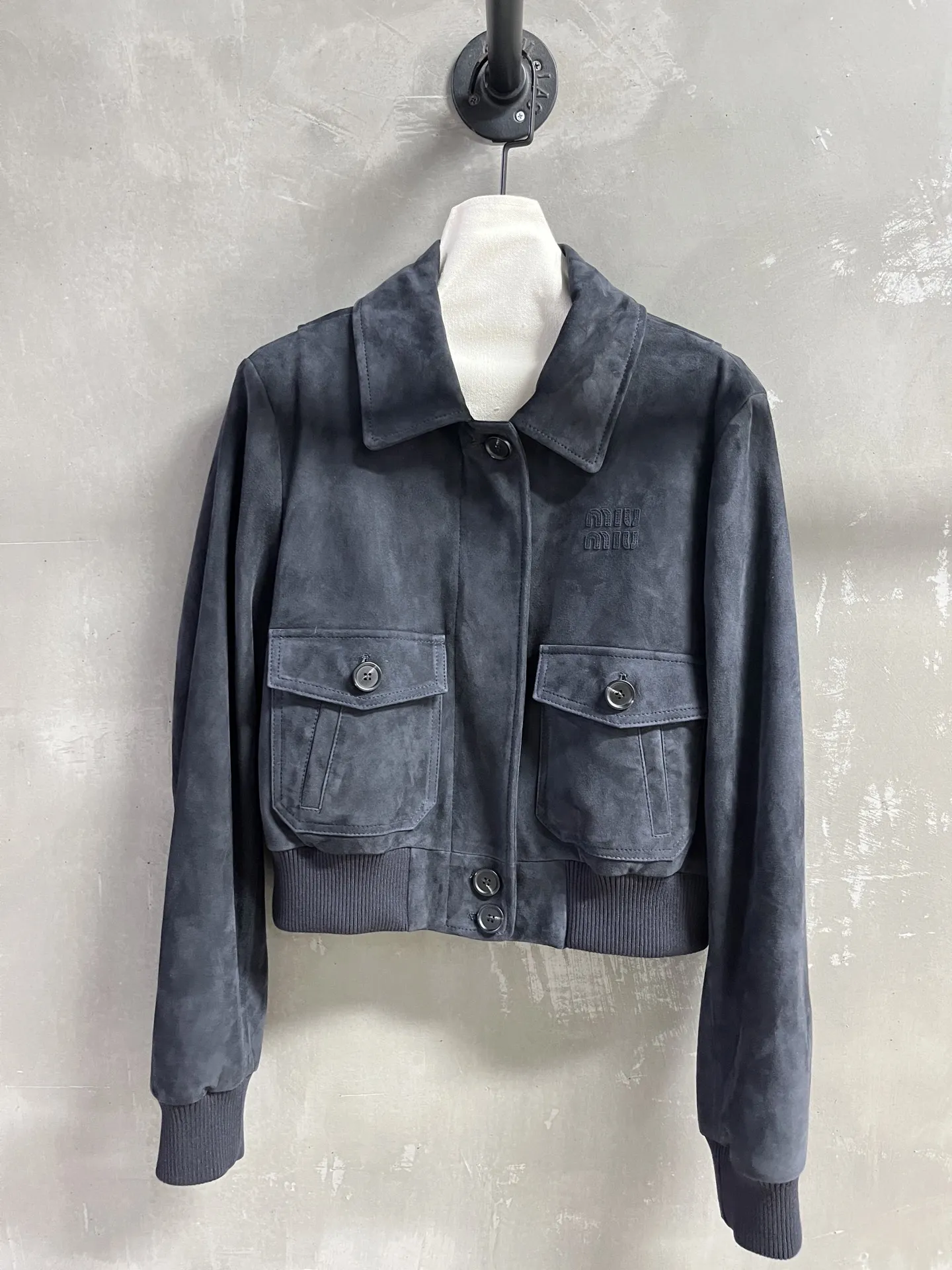 MiuMiu新作黒レザージャケットフード付き