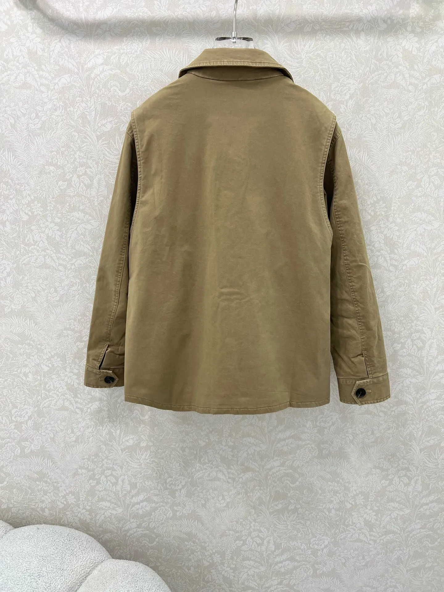 Miu Miu新作ベージュラペルジャケット - 画像 (9)