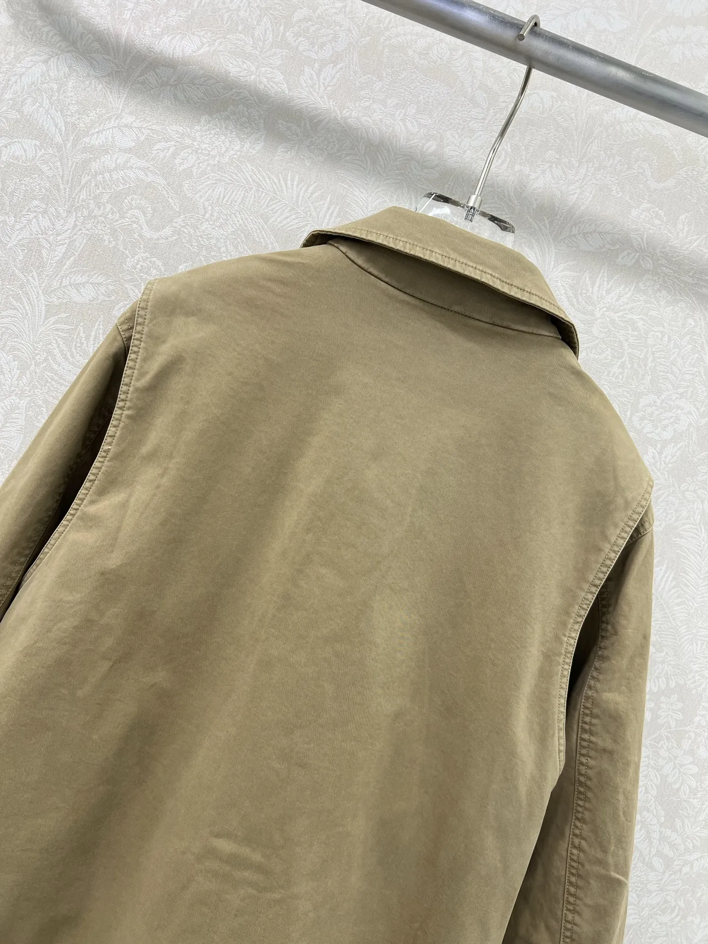 Miu Miu新作ベージュラペルジャケット - 画像 (10)