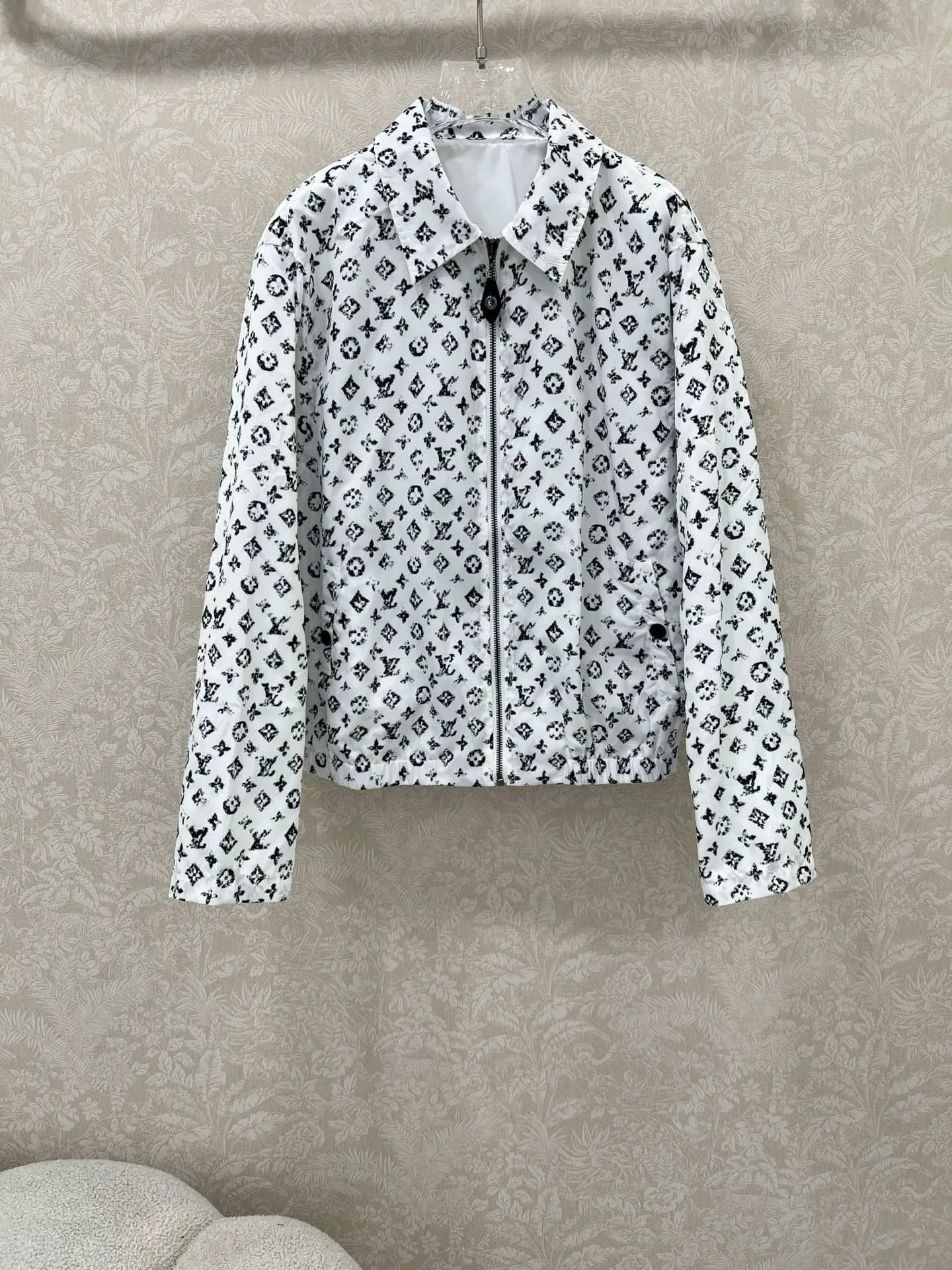 Louis Vuitton新作黒ラペル印刷ジャケット