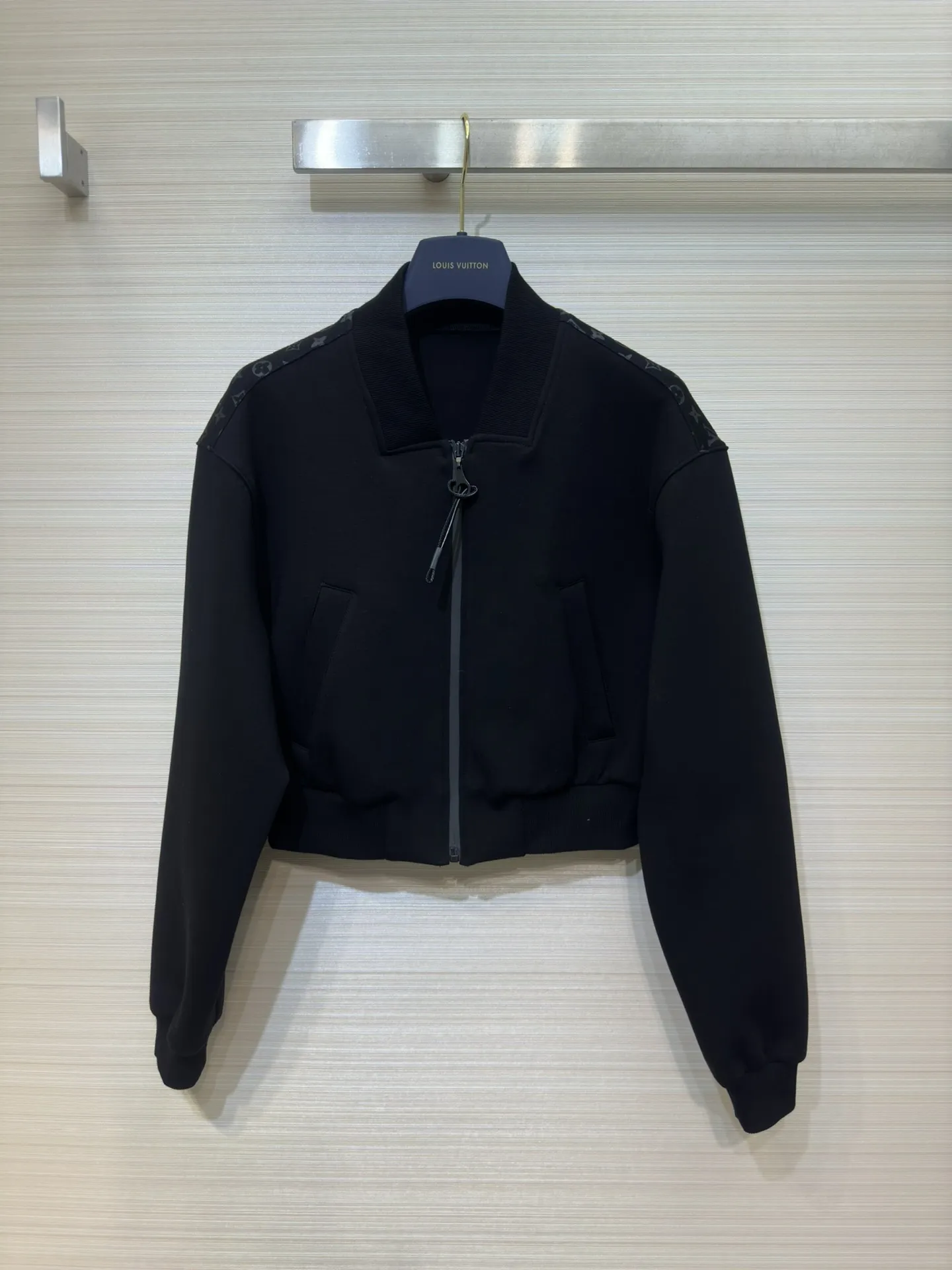 Louis Vuitton 黒新作ジャケットSML