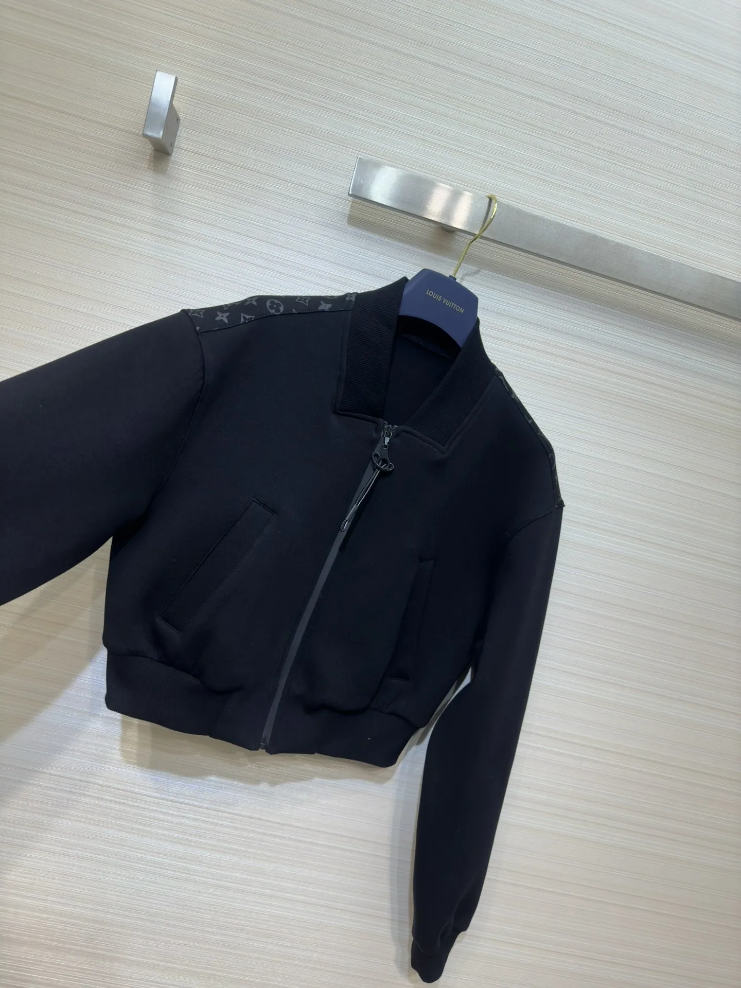 Louis Vuitton 黒新作ジャケットSML - 画像 (3)