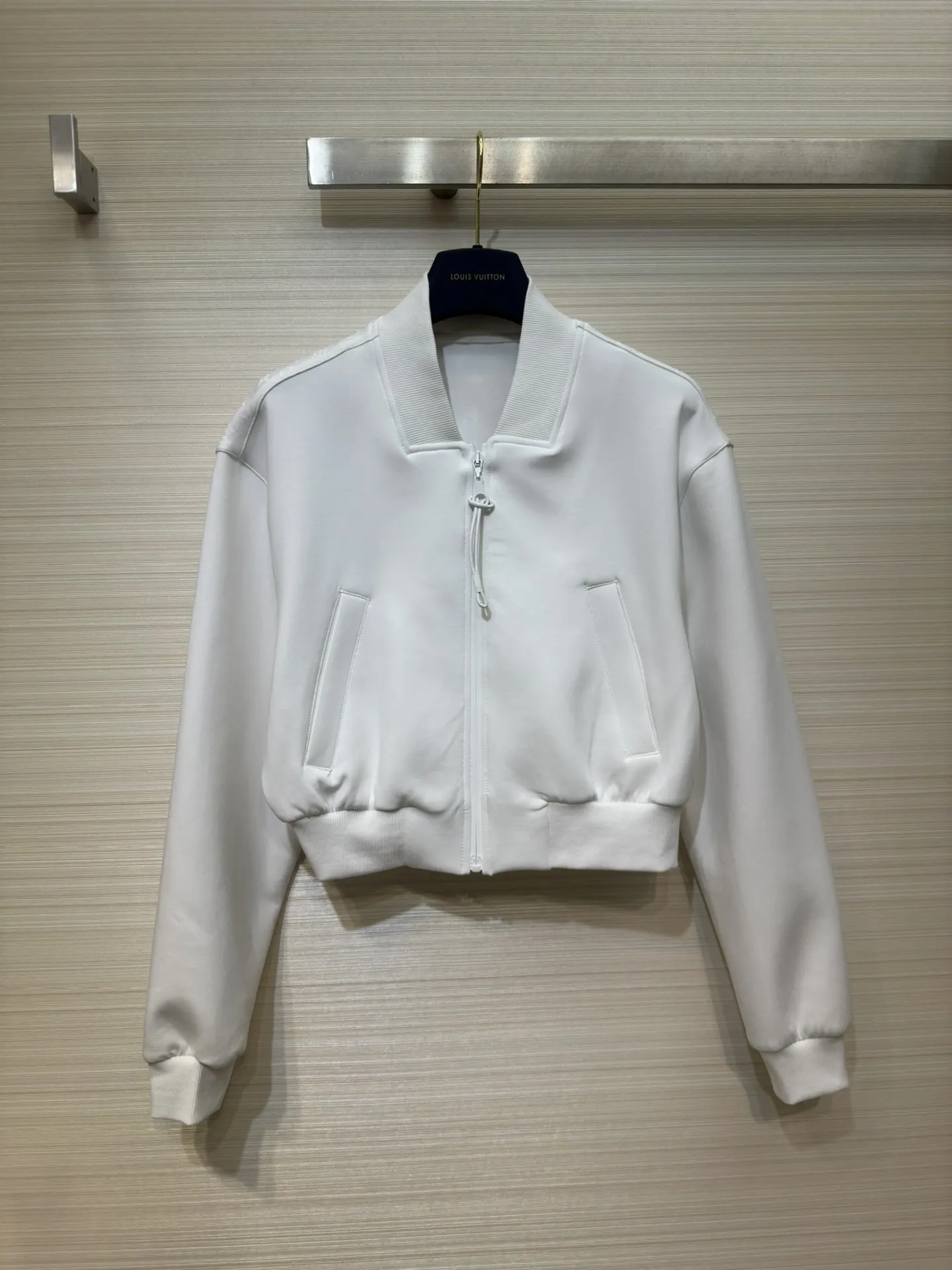 Louis Vuitton 新作黒フード付きジャケット