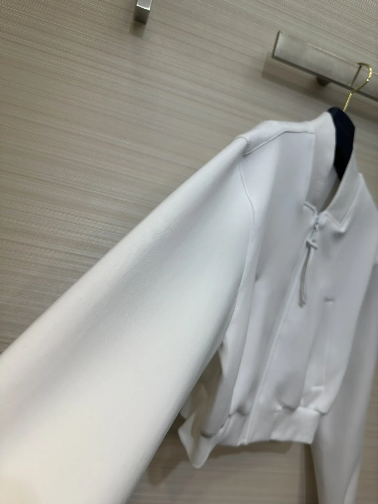 Louis Vuitton 新作黒フード付きジャケット - 画像 (3)