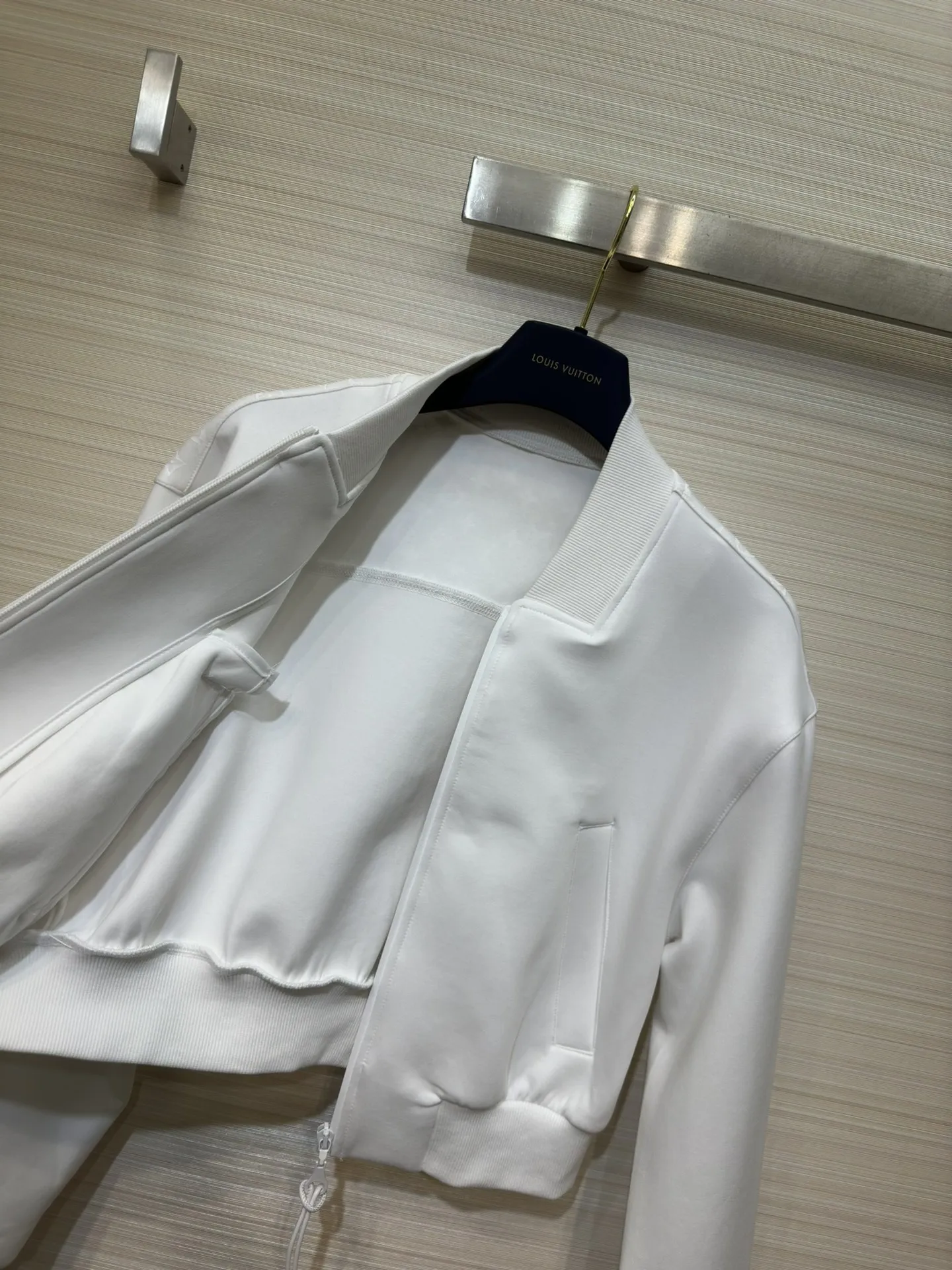 Louis Vuitton 新作黒フード付きジャケット - 画像 (12)