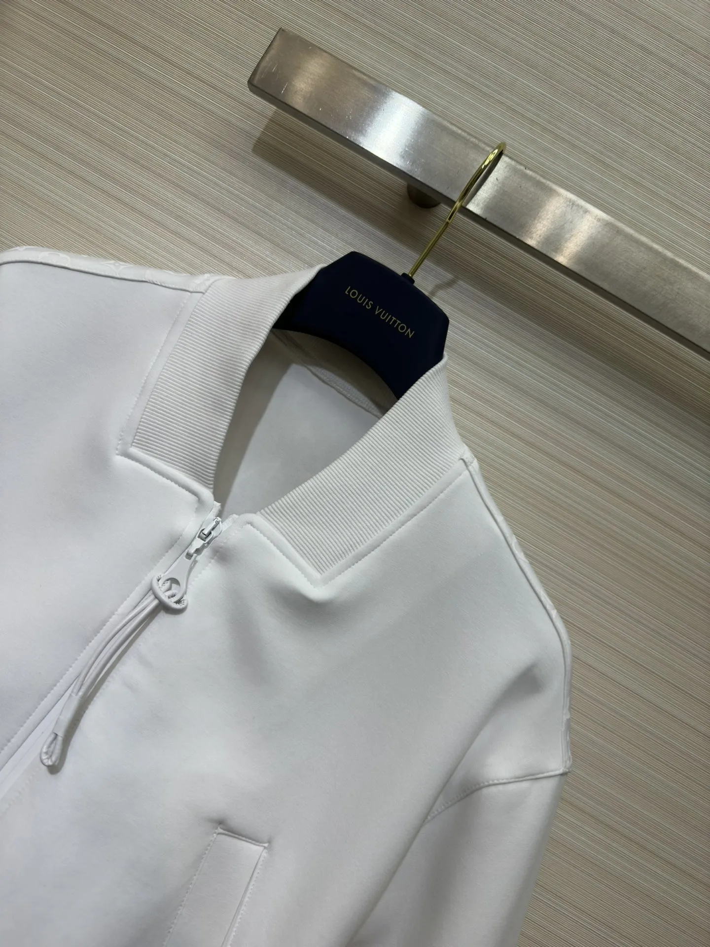 Louis Vuitton 新作黒フード付きジャケット - 画像 (4)