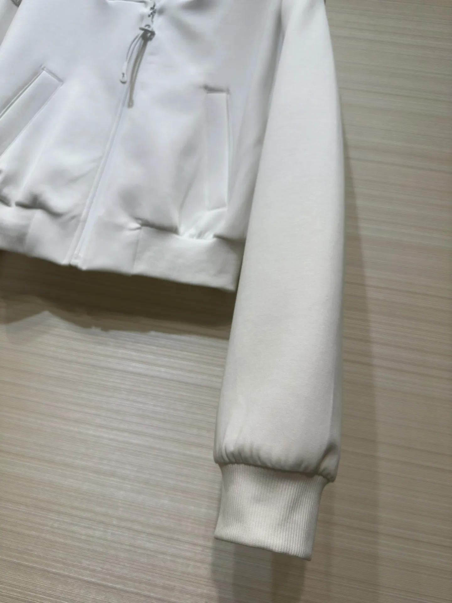 Louis Vuitton 新作黒フード付きジャケット - 画像 (7)