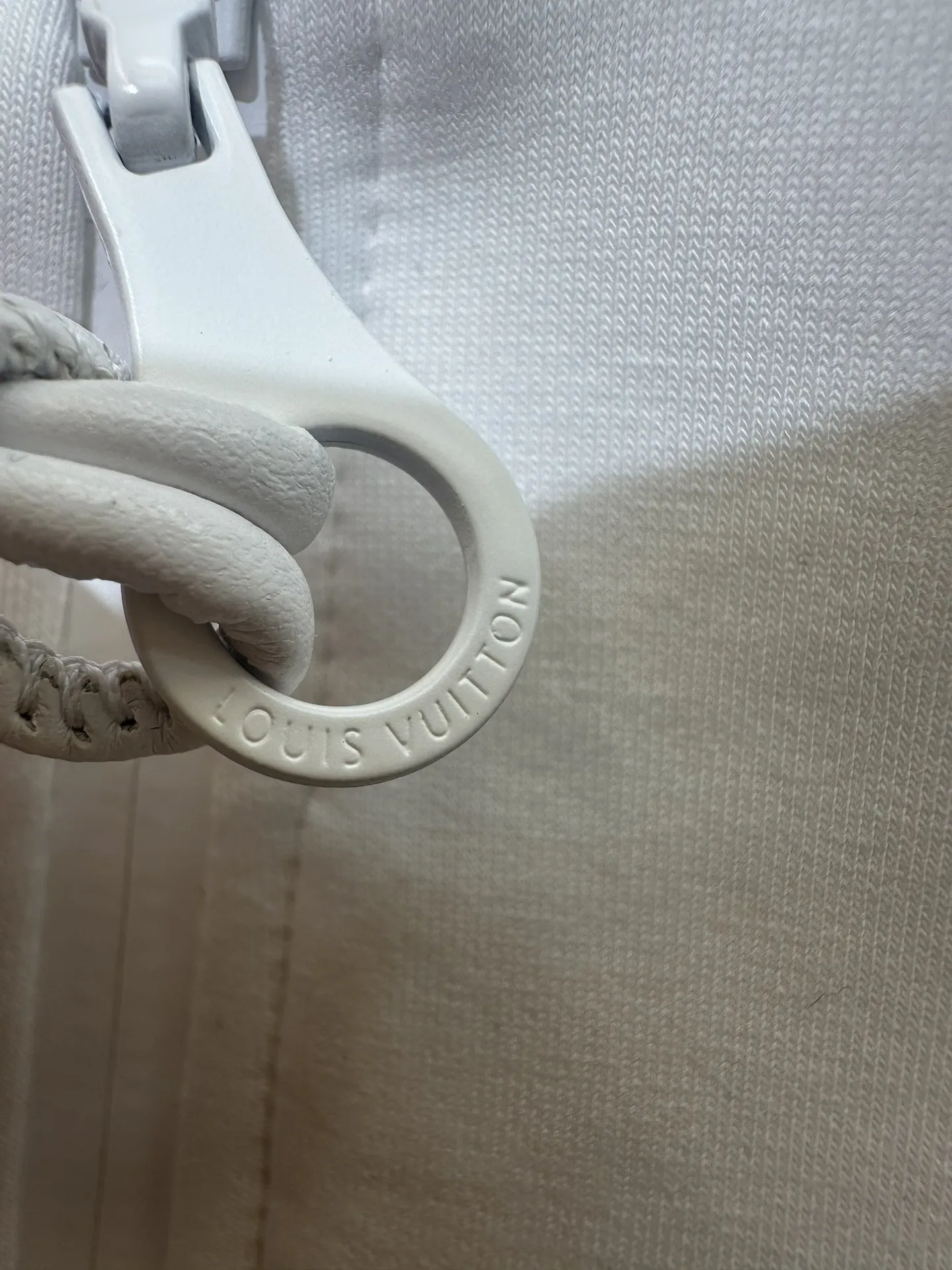 Louis Vuitton 新作黒フード付きジャケット - 画像 (8)