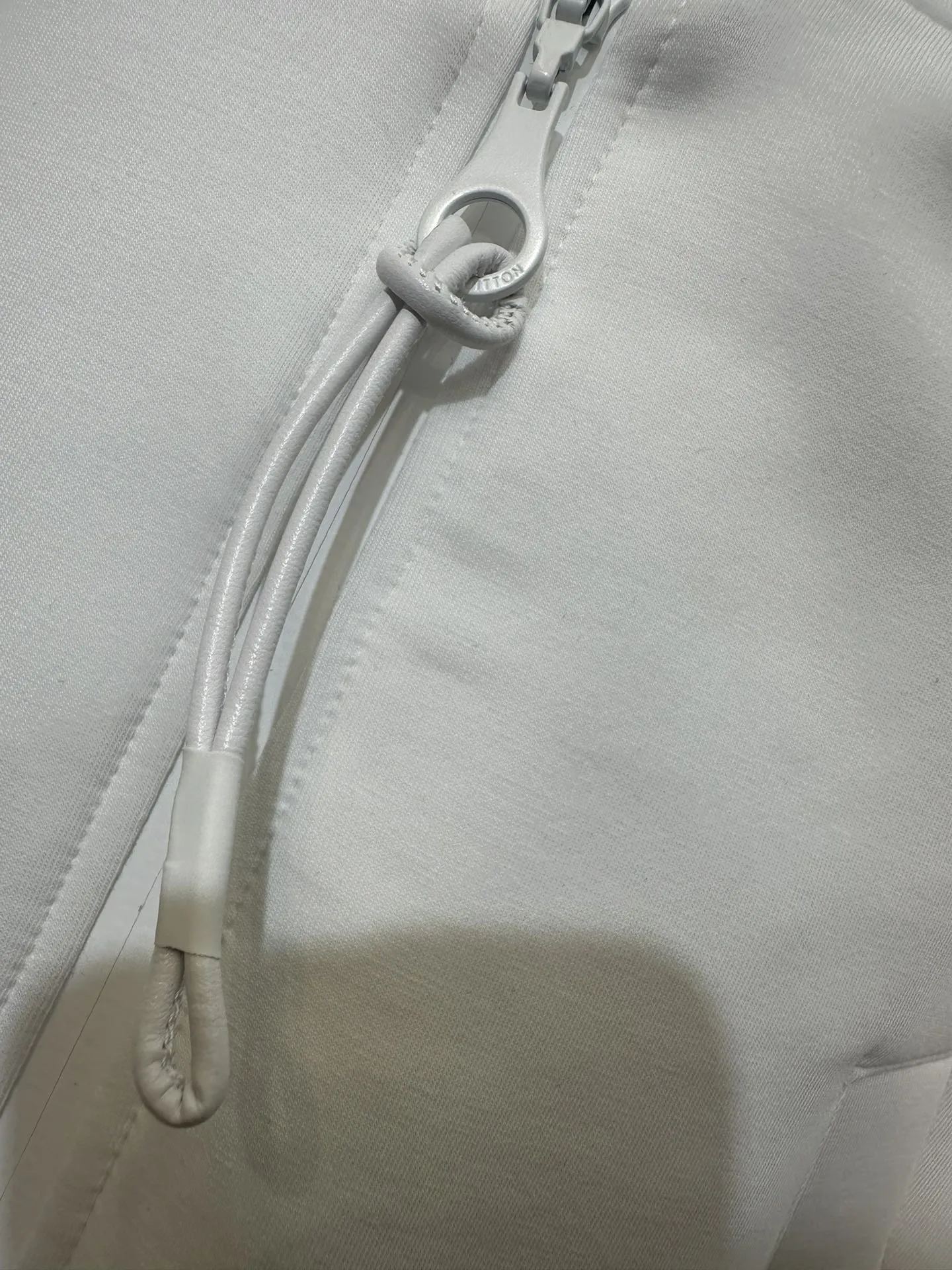 Louis Vuitton 新作黒フード付きジャケット - 画像 (9)