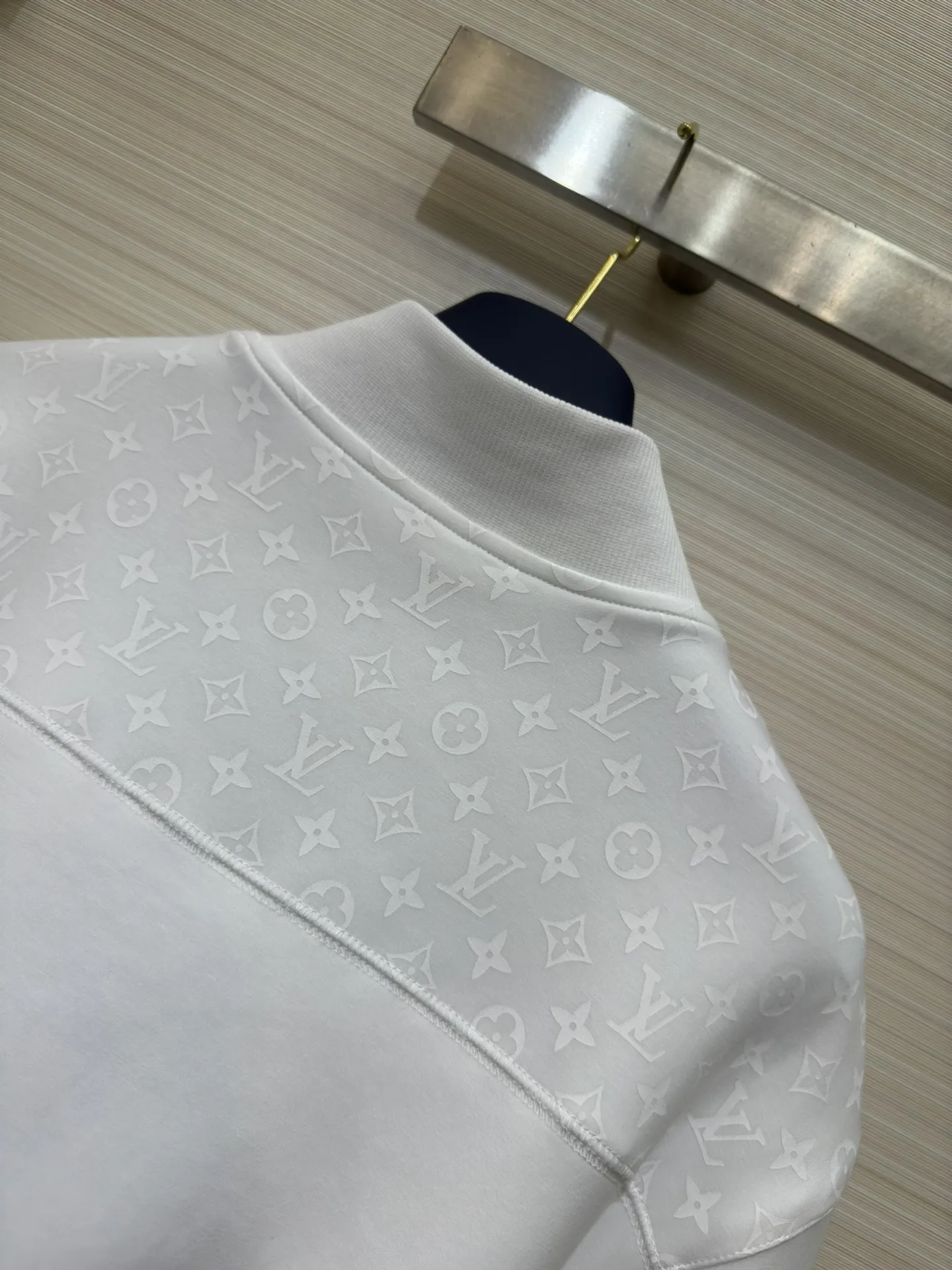 Louis Vuitton 新作黒フード付きジャケット - 画像 (11)