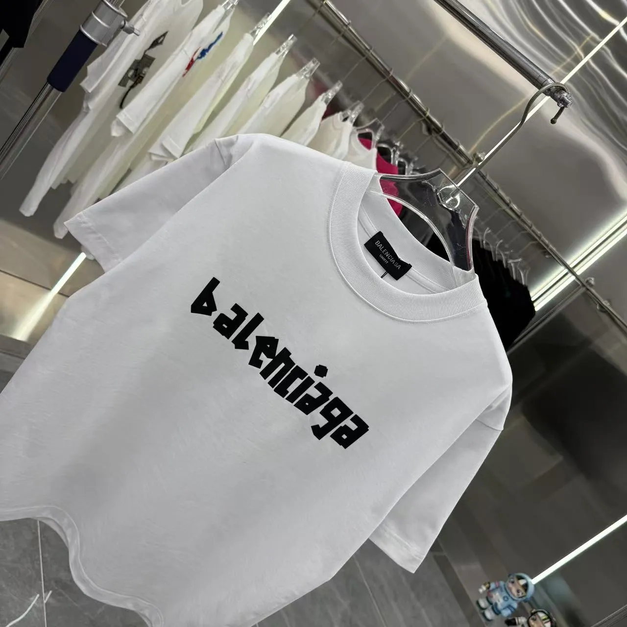 BALENCIAGA 白 Tシャツ 2025新作 ゆったり - 画像 (4)