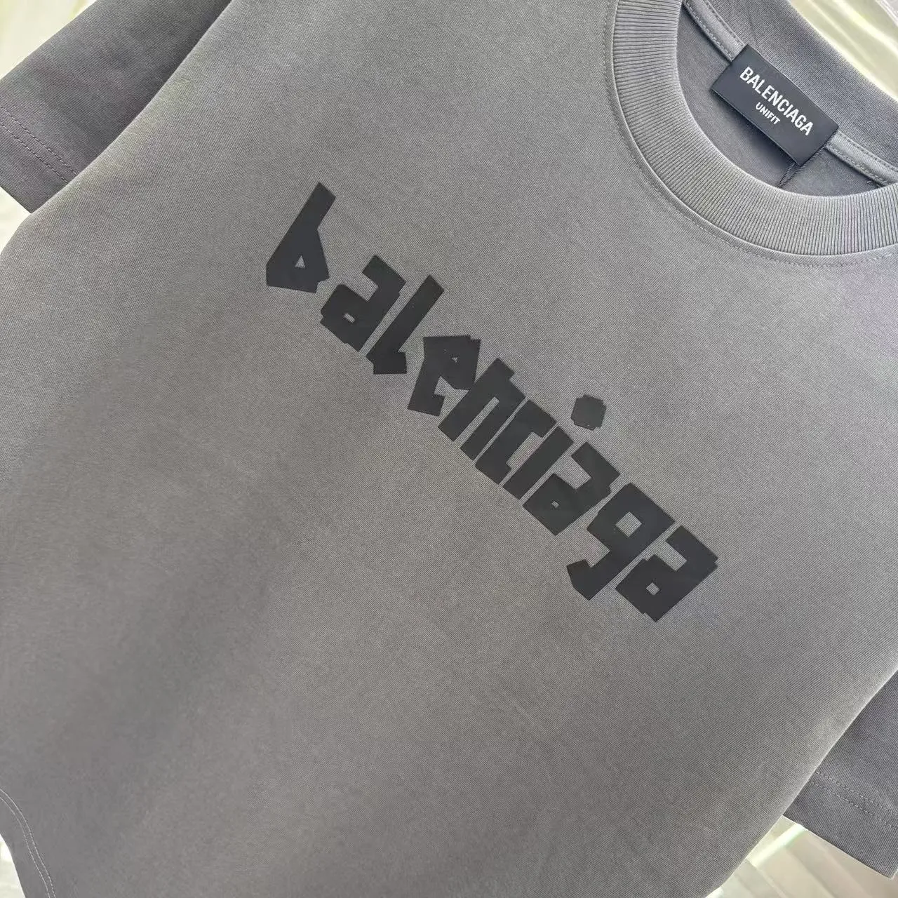 BALENCIAGA グレー 厚板シリコンプリントTシャツ - 画像 (6)