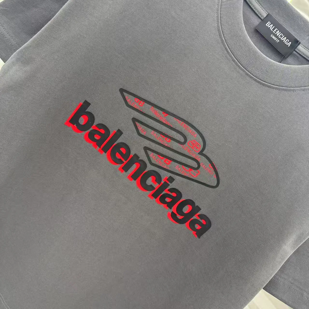 Balenciaga グレーTシャツ 2025新作 - 画像 (6)