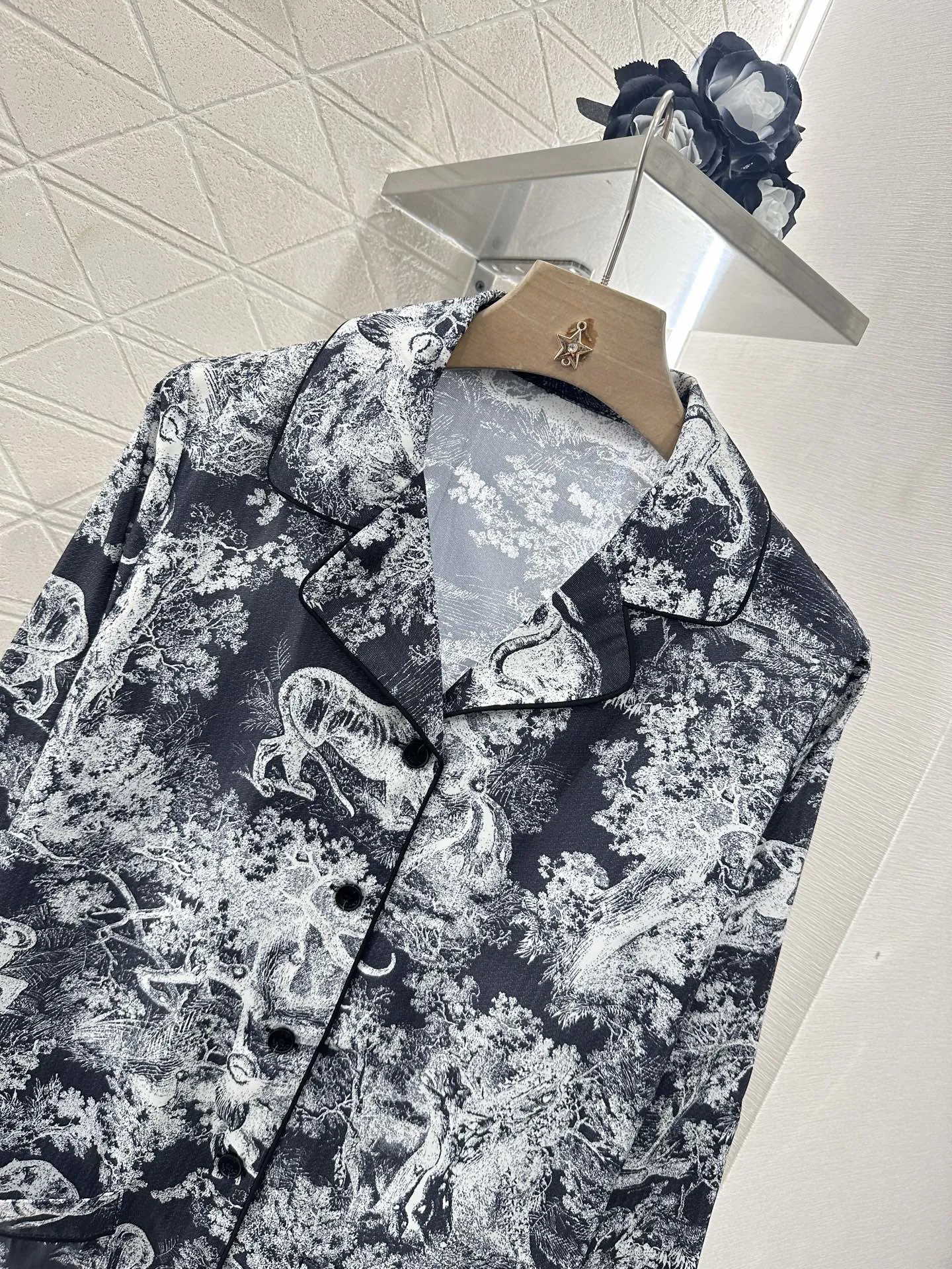 Dio新作青印刷シャツ長ズボンセット - 画像 (4)