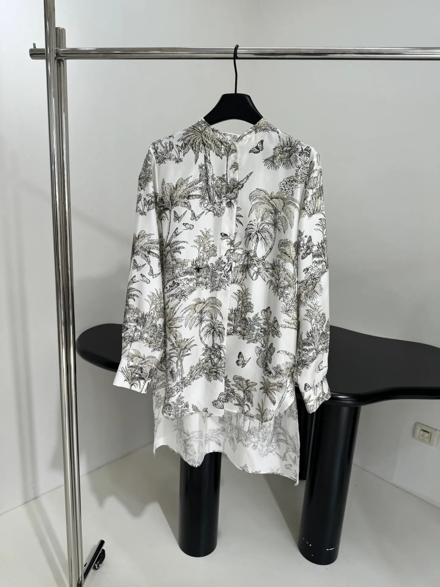 Dior新作桑絹長さシャツはながら刺繍デザイン