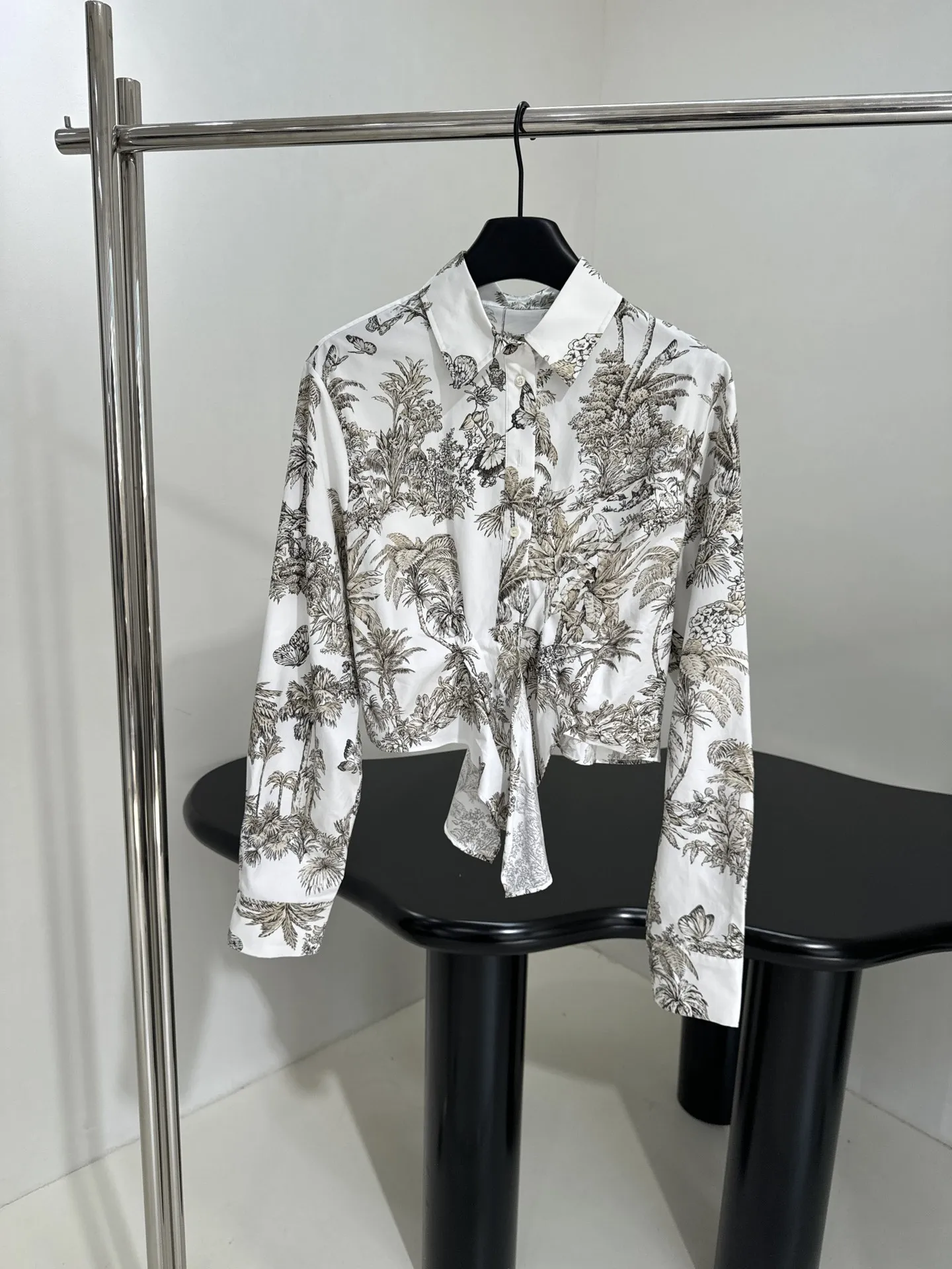 Dior新作体のくびれ短いシャツはながら長袖