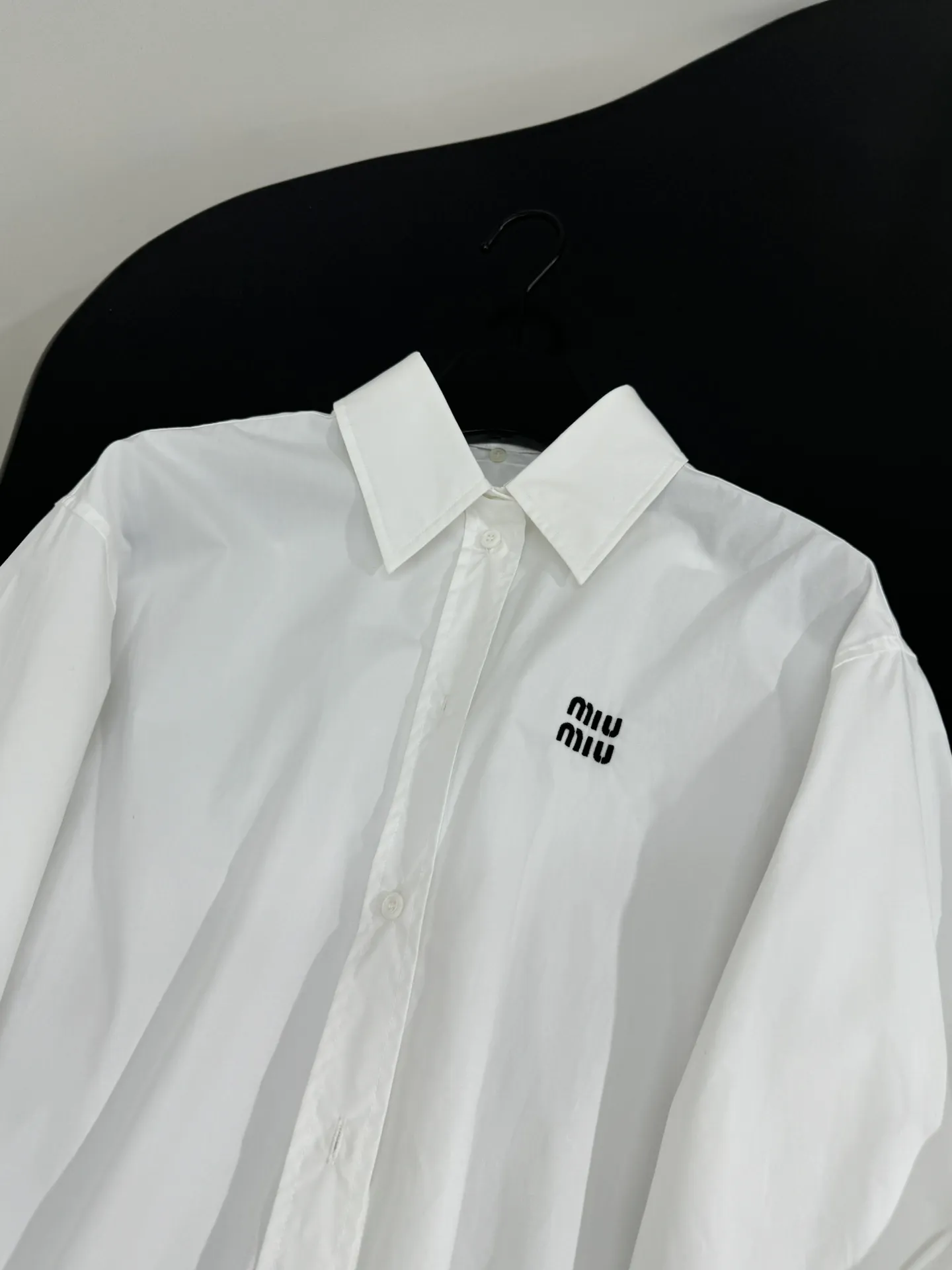 Miu Miu新作白カレッジスタイルシャツ - 画像 (6)
