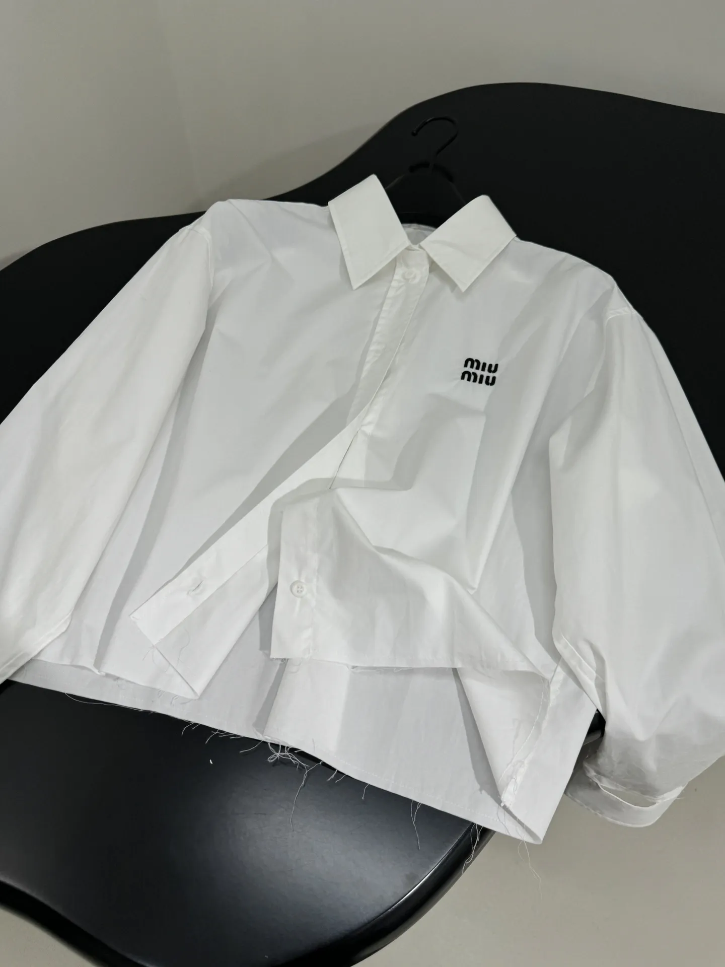 Miu Miu新作白カレッジスタイルシャツ - 画像 (7)