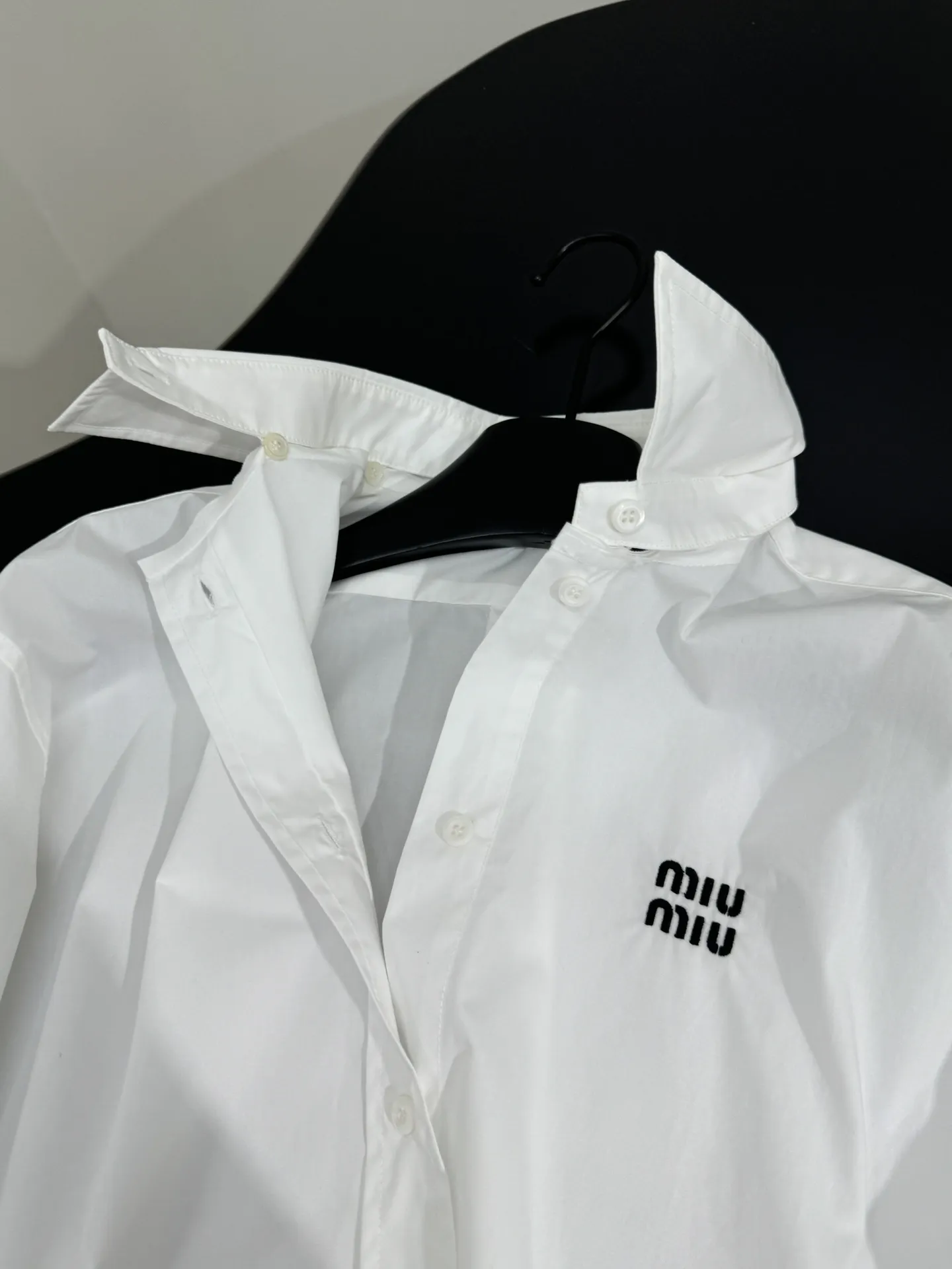 Miu Miu新作白カレッジスタイルシャツ - 画像 (8)