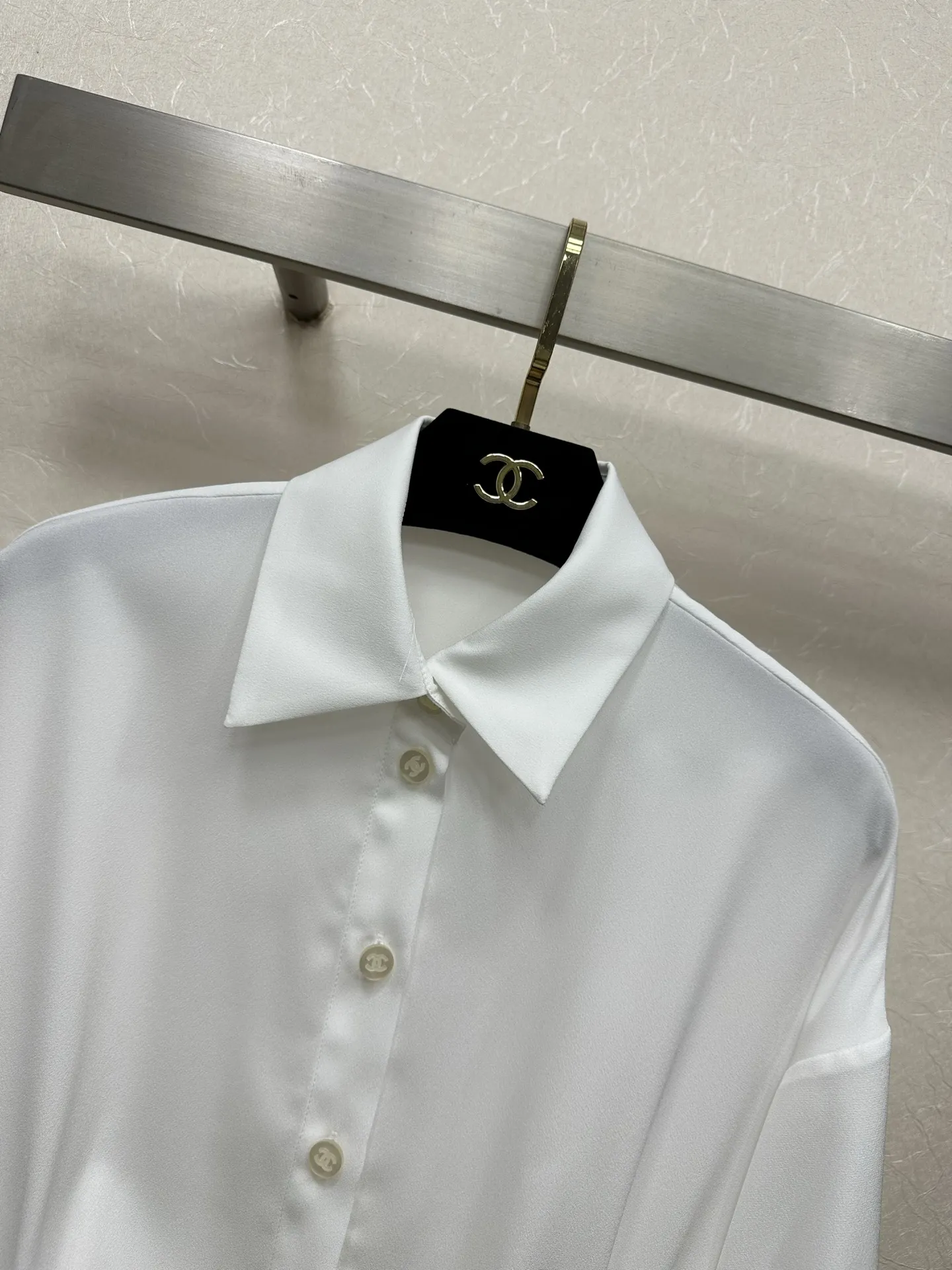 Chane新作シャツリバーシブルカラー白黒SML - 画像 (4)