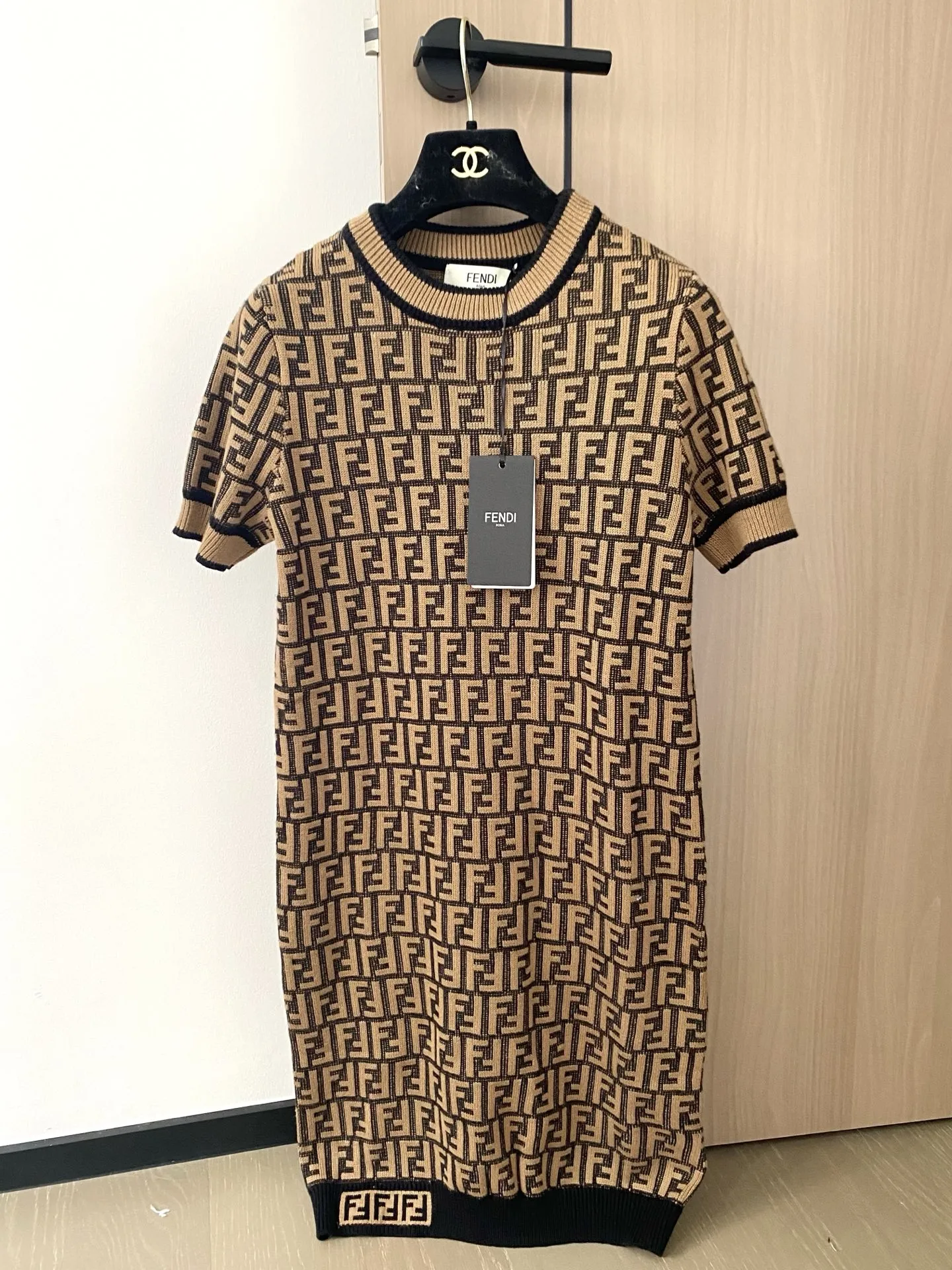 Fendi 25ss 半袖スカート ブラウンとベージュ