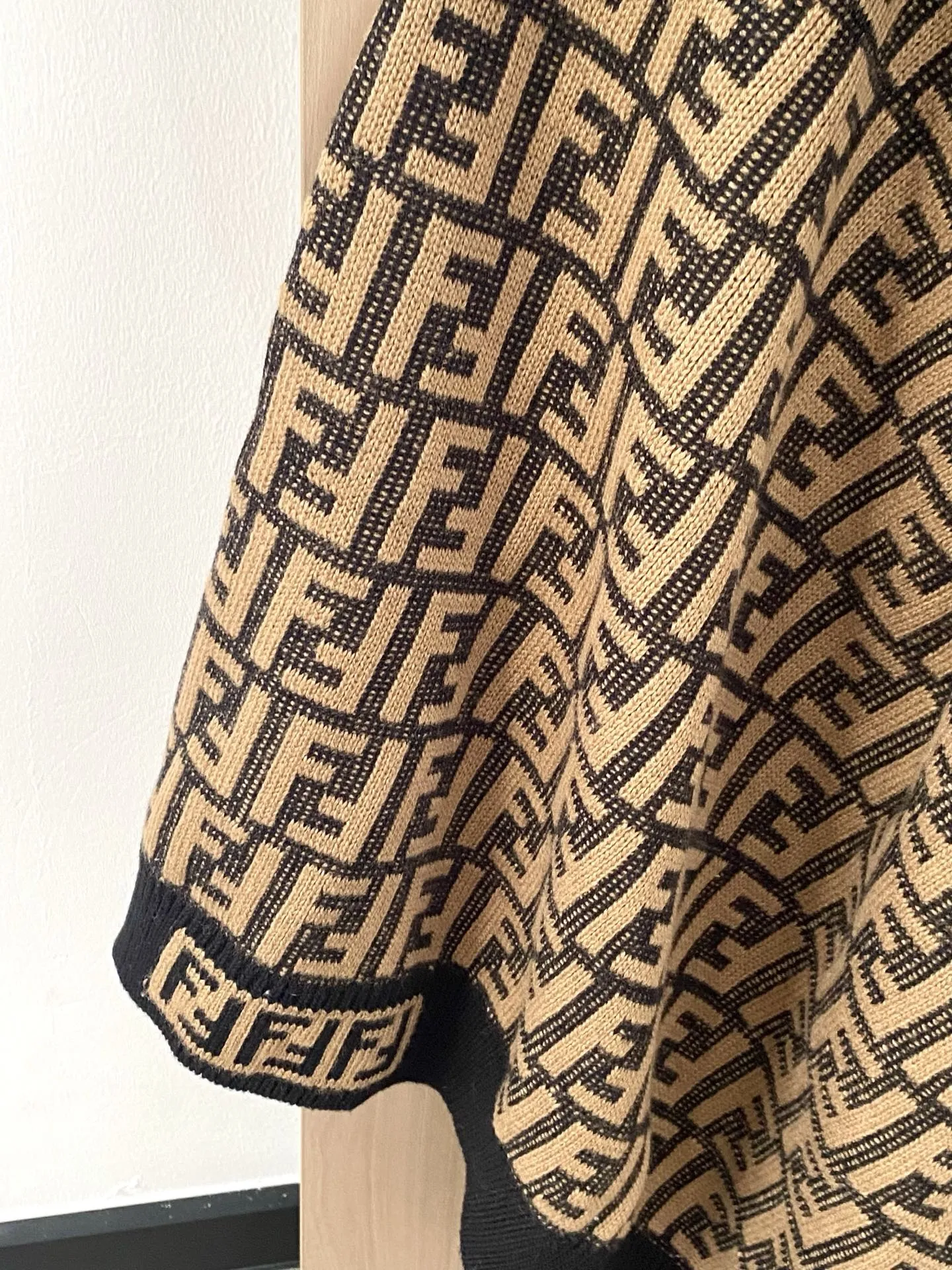 Fendi 25ss 半袖スカート ブラウンとベージュ - 画像 (5)