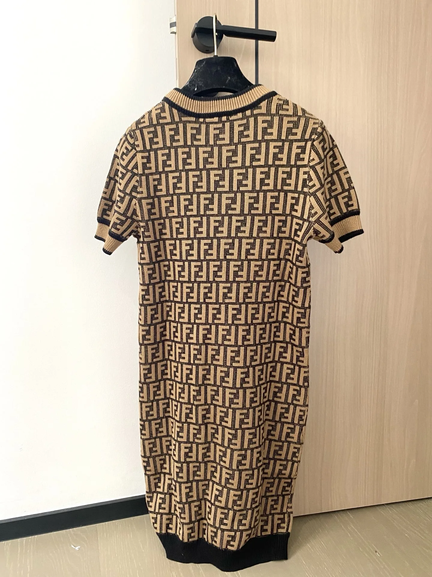 Fendi 25ss 半袖スカート ブラウンとベージュ - 画像 (6)