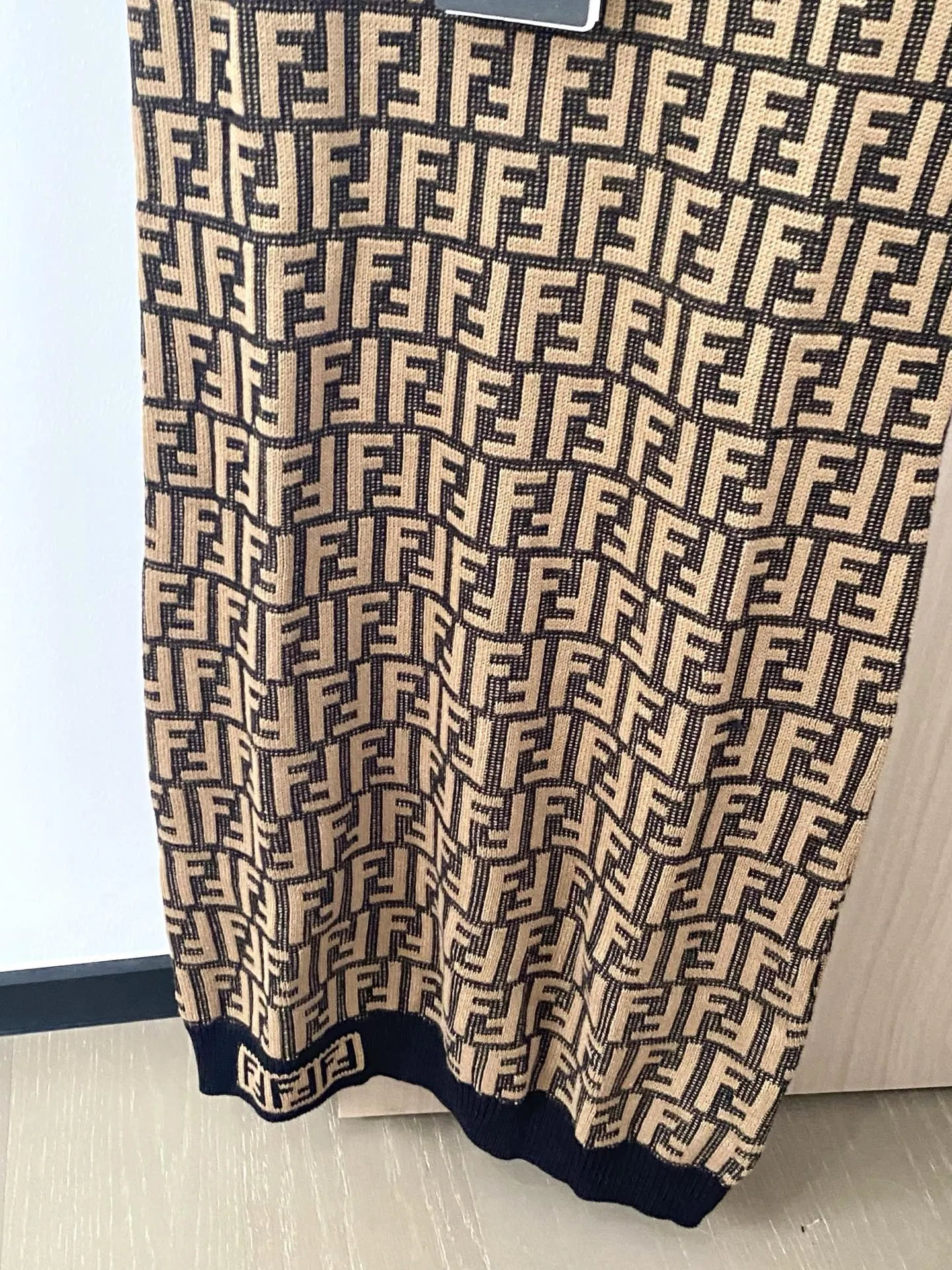 フェンディ 25ss バイカラー モノグラム ベスト スカート ブラウン - 画像 (5)