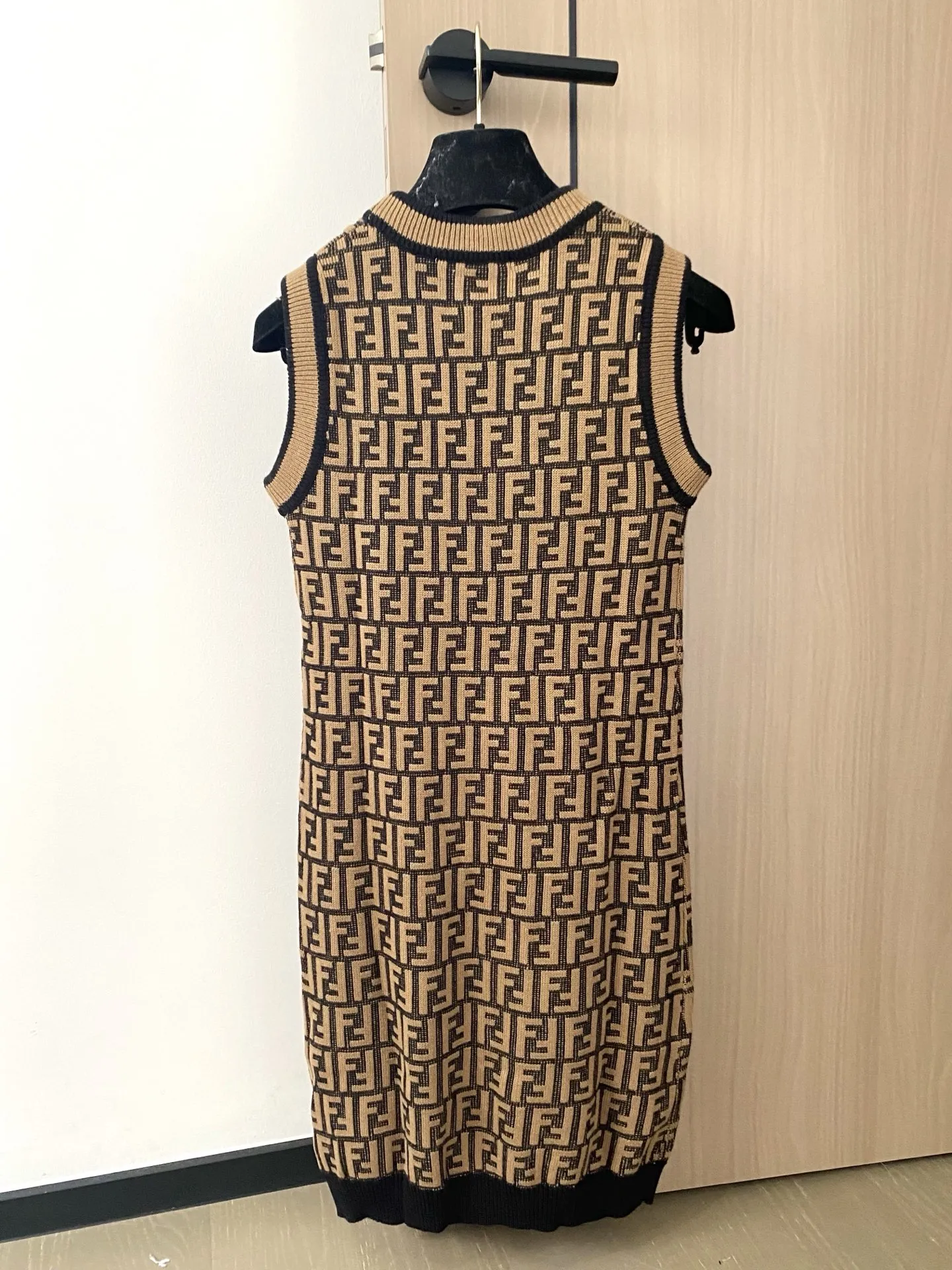 フェンディ 25ss バイカラー モノグラム ベスト スカート ブラウン - 画像 (6)