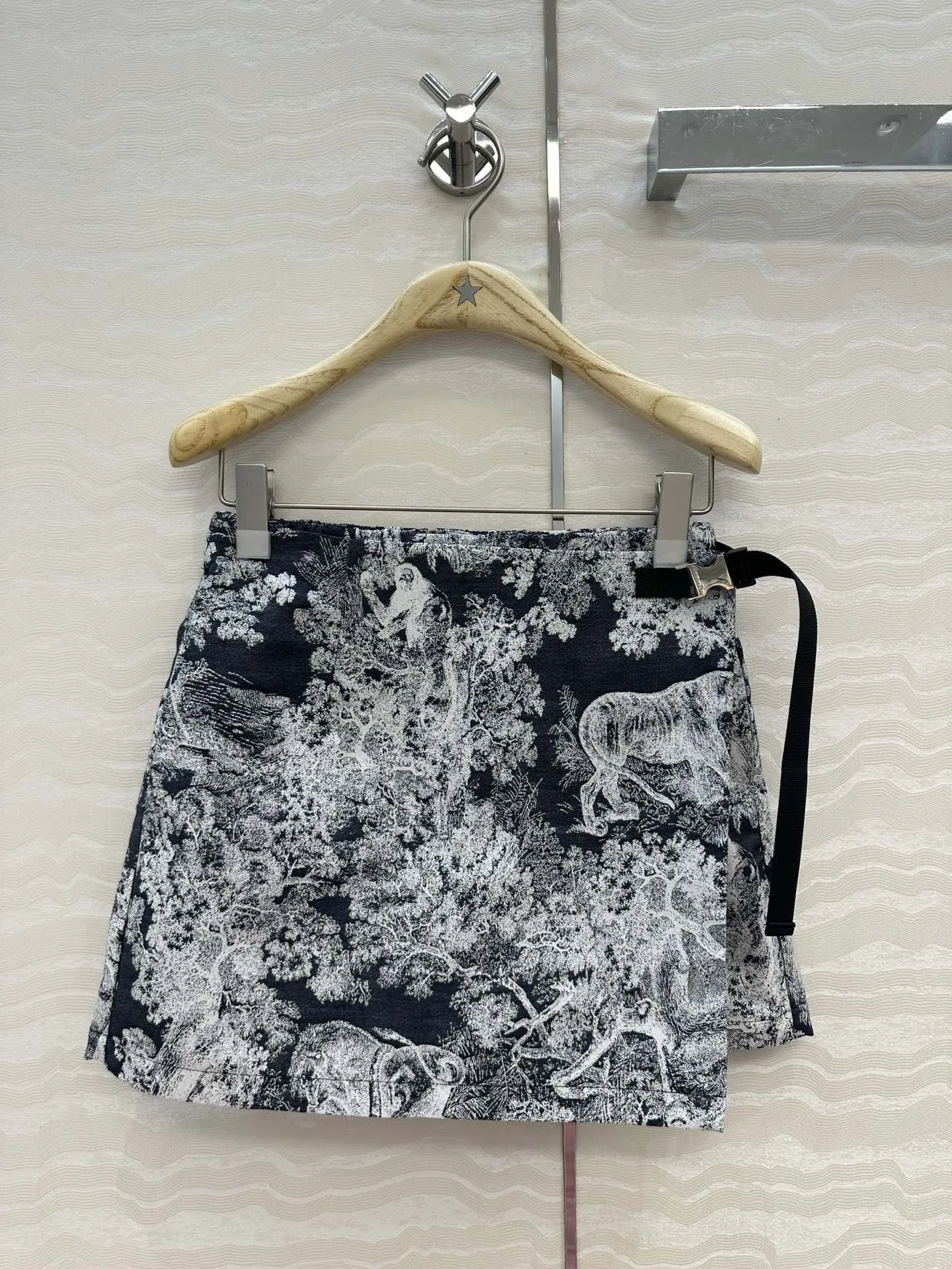 Dior Miss D 25 ブラック動物柄スカート