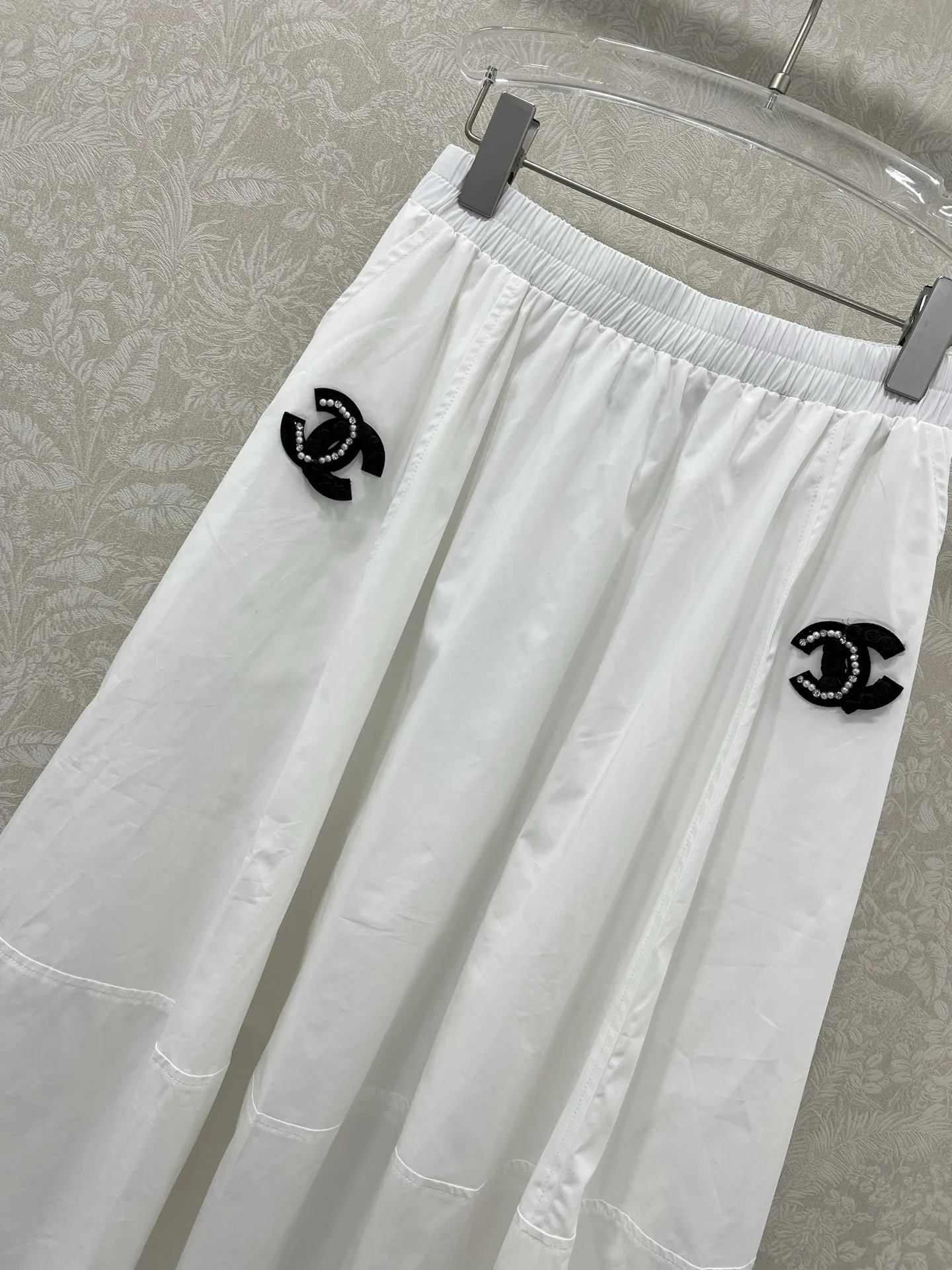 Chanel 25 ヴィンテージ風白スカート - 画像 (5)