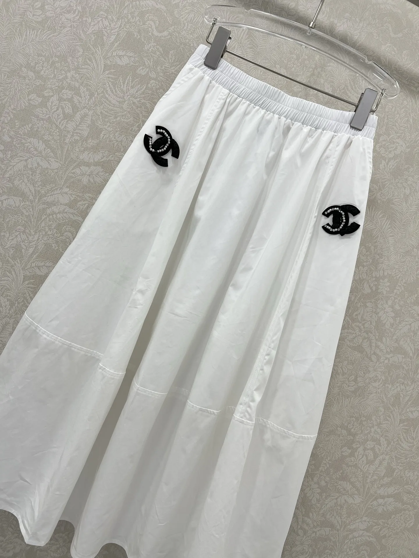 Chanel 25 ヴィンテージ風白スカート - 画像 (6)
