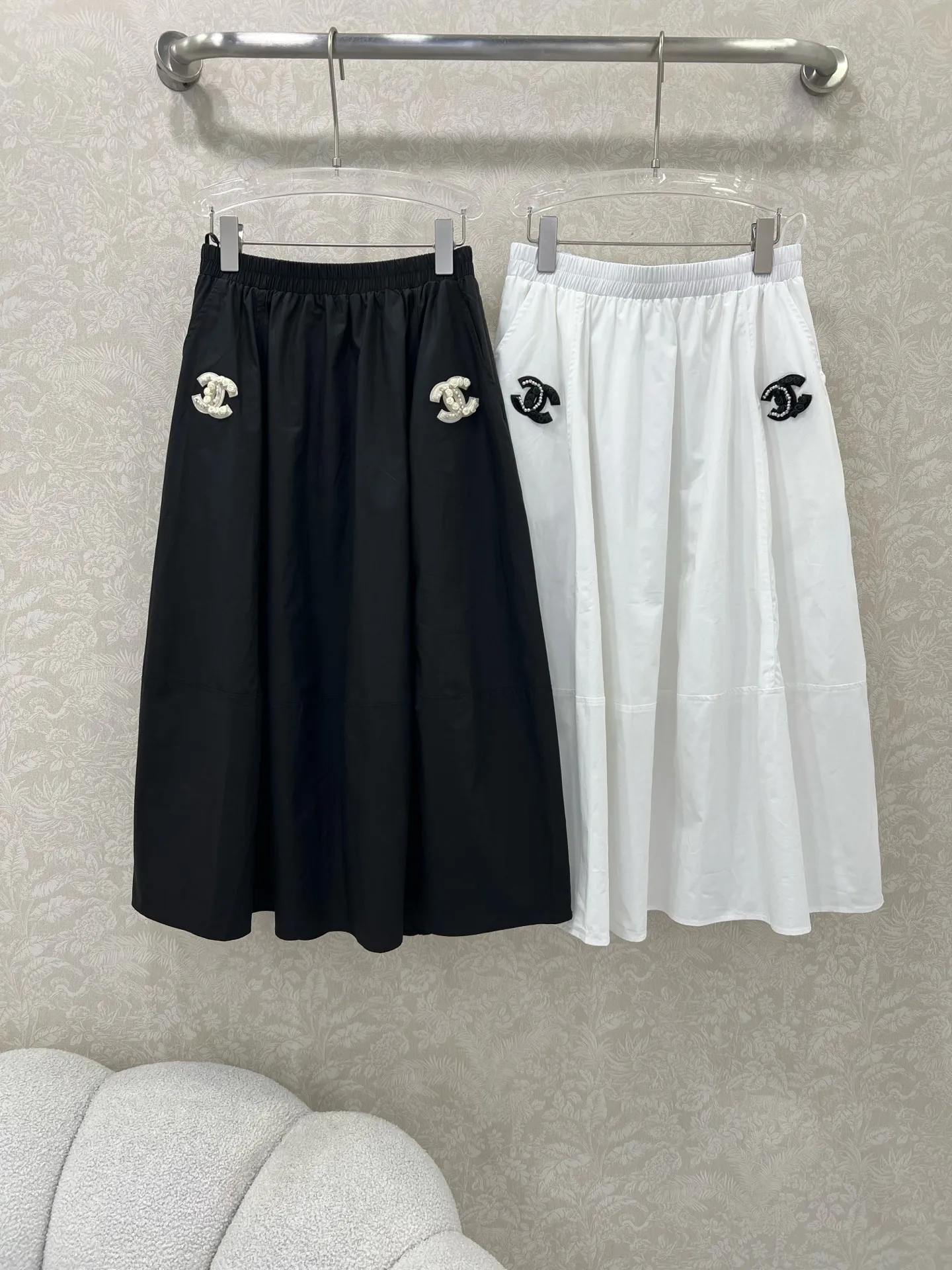 Chanel 25 ヴィンテージ風白スカート - 画像 (10)