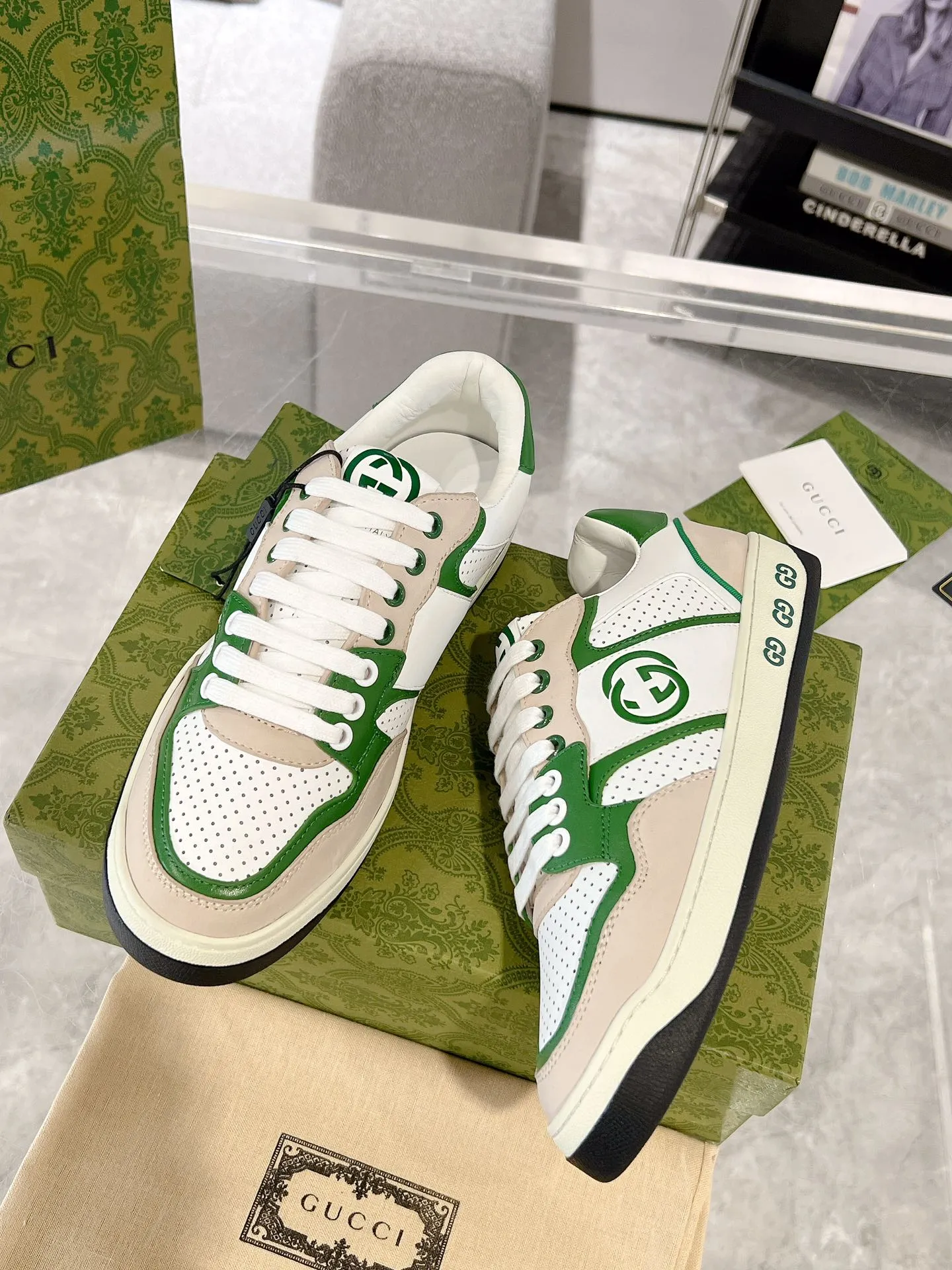 Gucci ホワイトグリーン カップル スニーカー - 画像 (4)