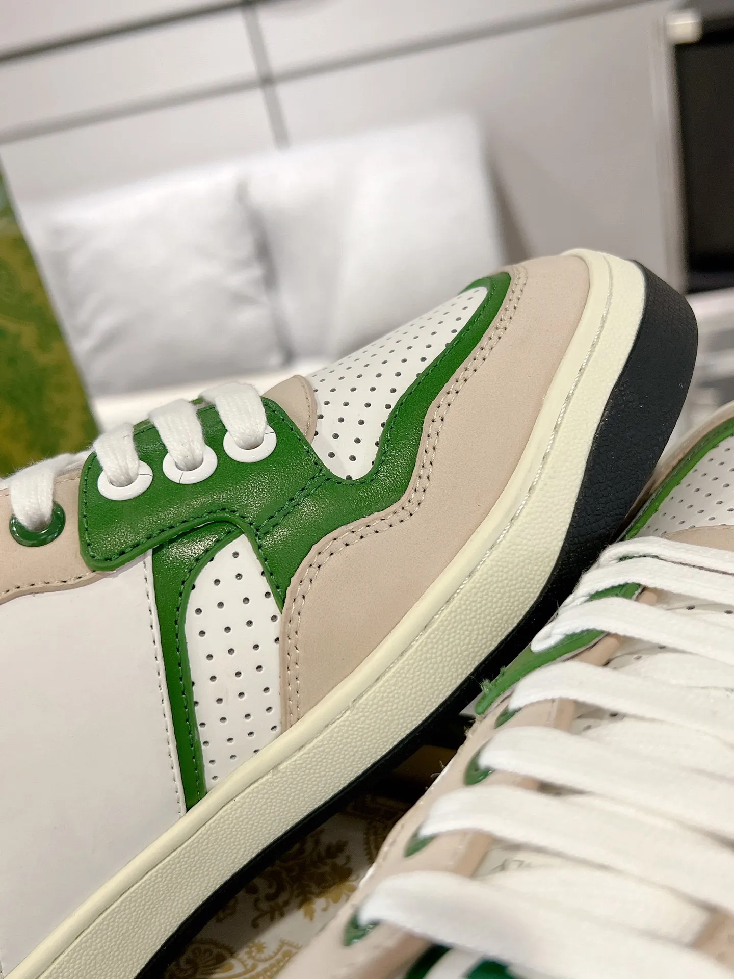 Gucci ホワイトグリーン カップル スニーカー - 画像 (7)