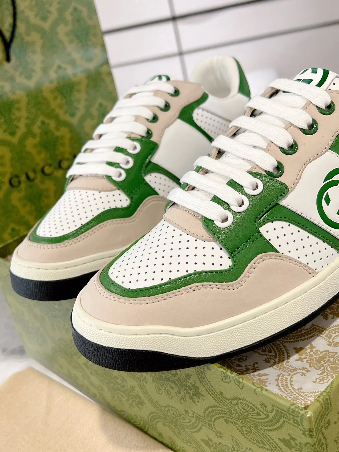 Gucci ホワイトグリーン カップル スニーカー - 画像 (8)