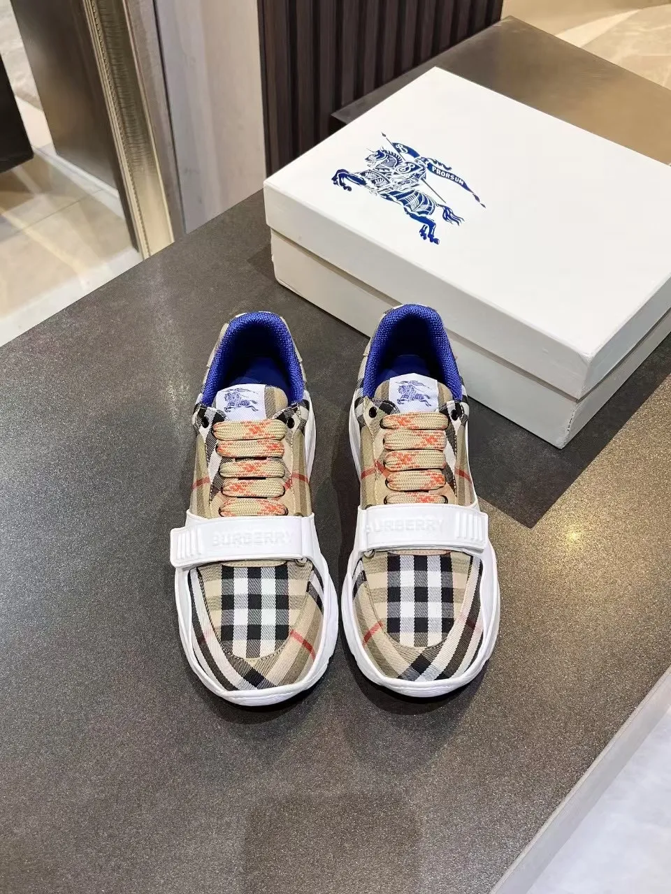 Burberry ビジネスシューズ ベージュ チェック柄 - 画像 (8)