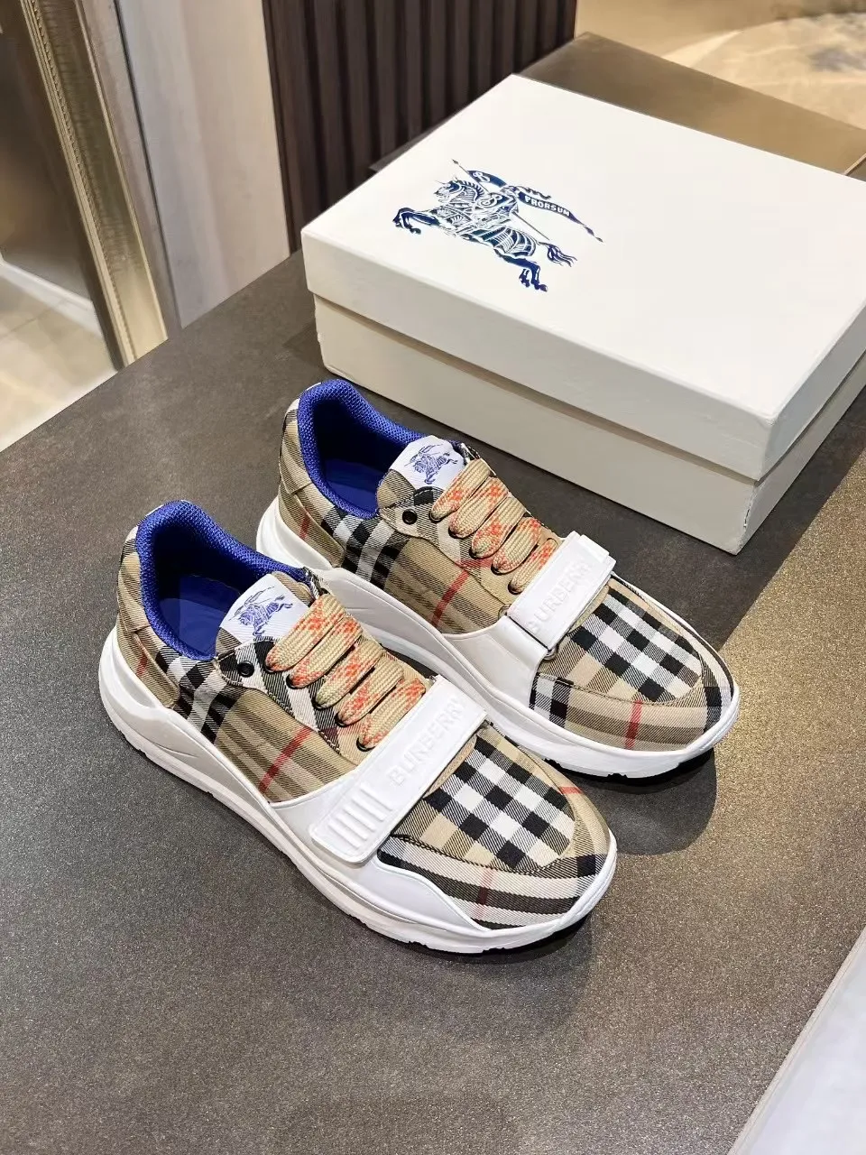 Burberry ビジネスシューズ ベージュ チェック柄 - 画像 (9)