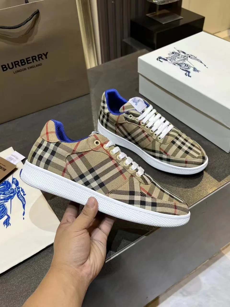 Burberry 2024新作 格子柄 スニーカー 深蓝色 - 画像 (5)
