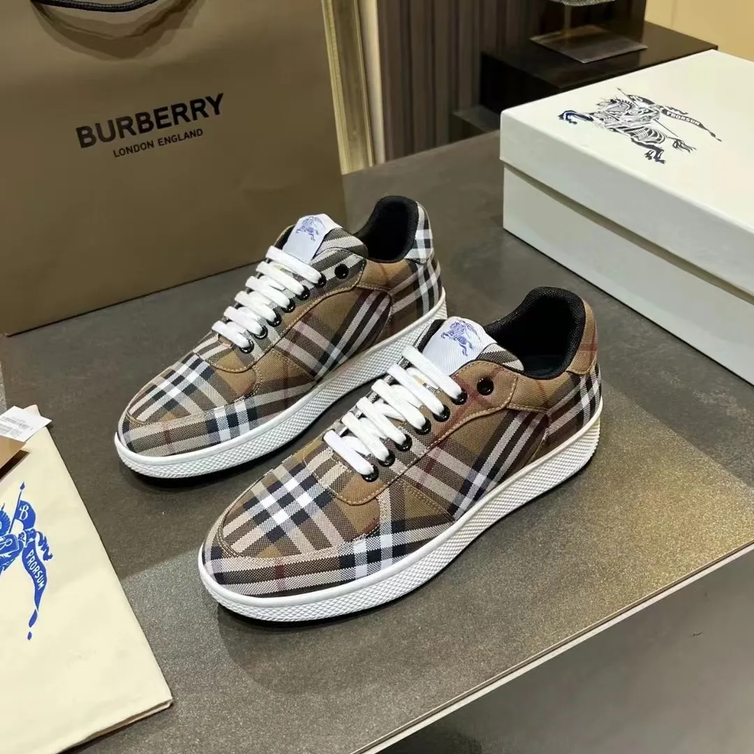 BURBERRY 2024新作 深蓝色格纹运动鞋 - 画像 (6)