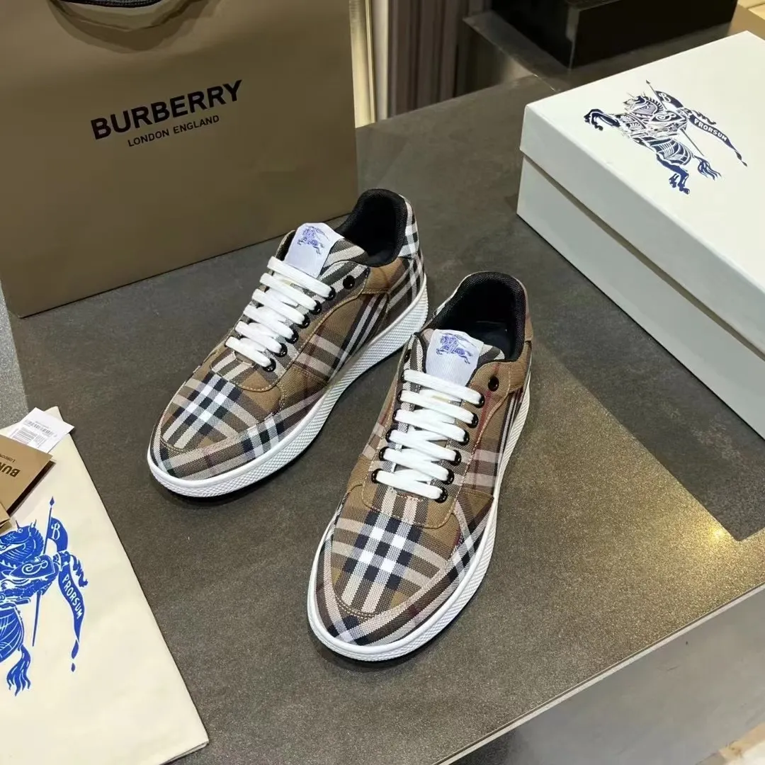 BURBERRY 2024新作 深蓝色格纹运动鞋 - 画像 (7)